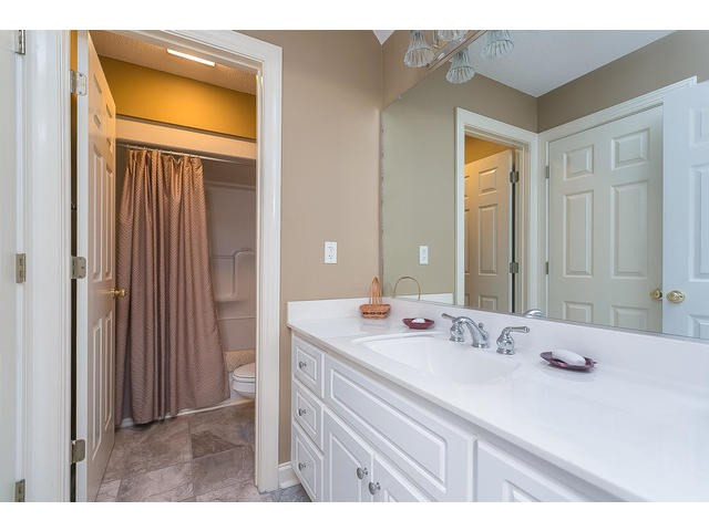 Upper full bathroom