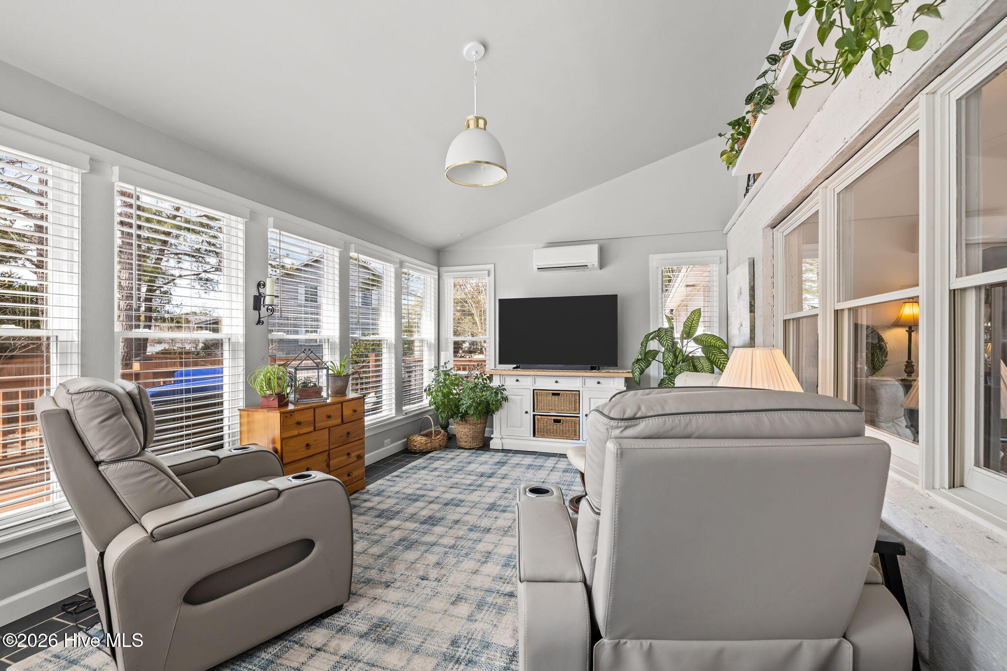 100555597 | Photo 21