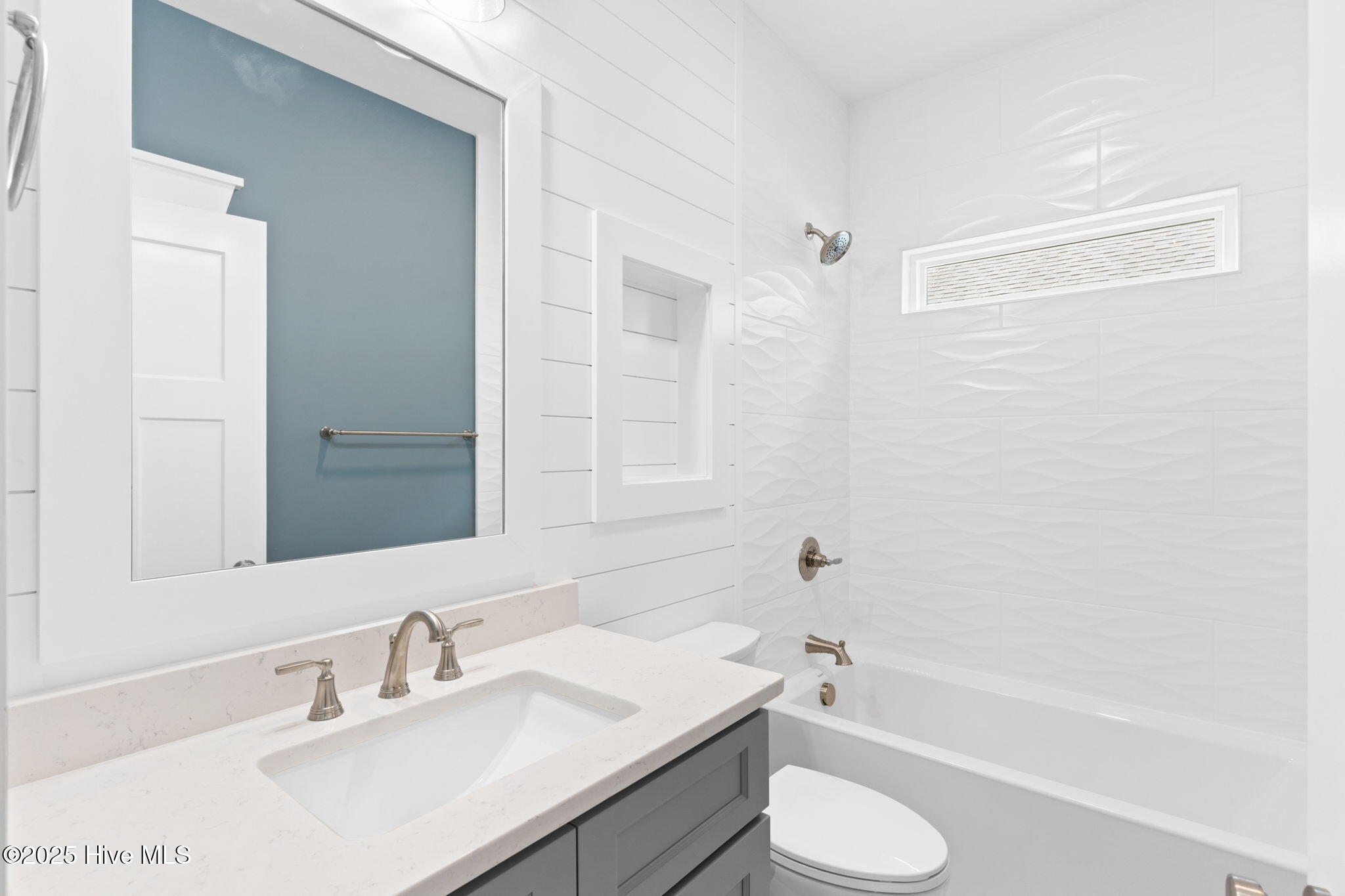 100524435 | Photo 15