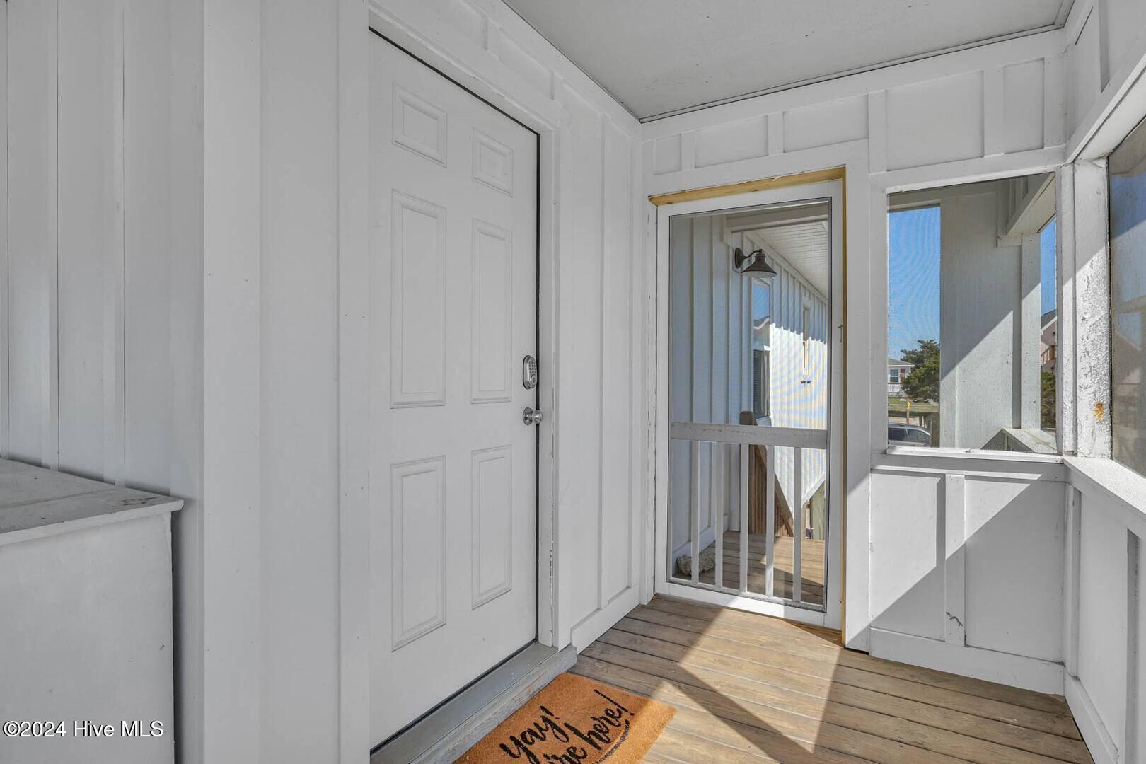 100570347 | Photo 36