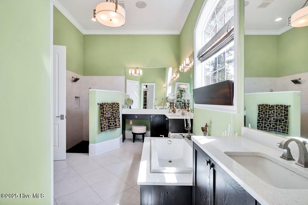 100535984 | Photo 33