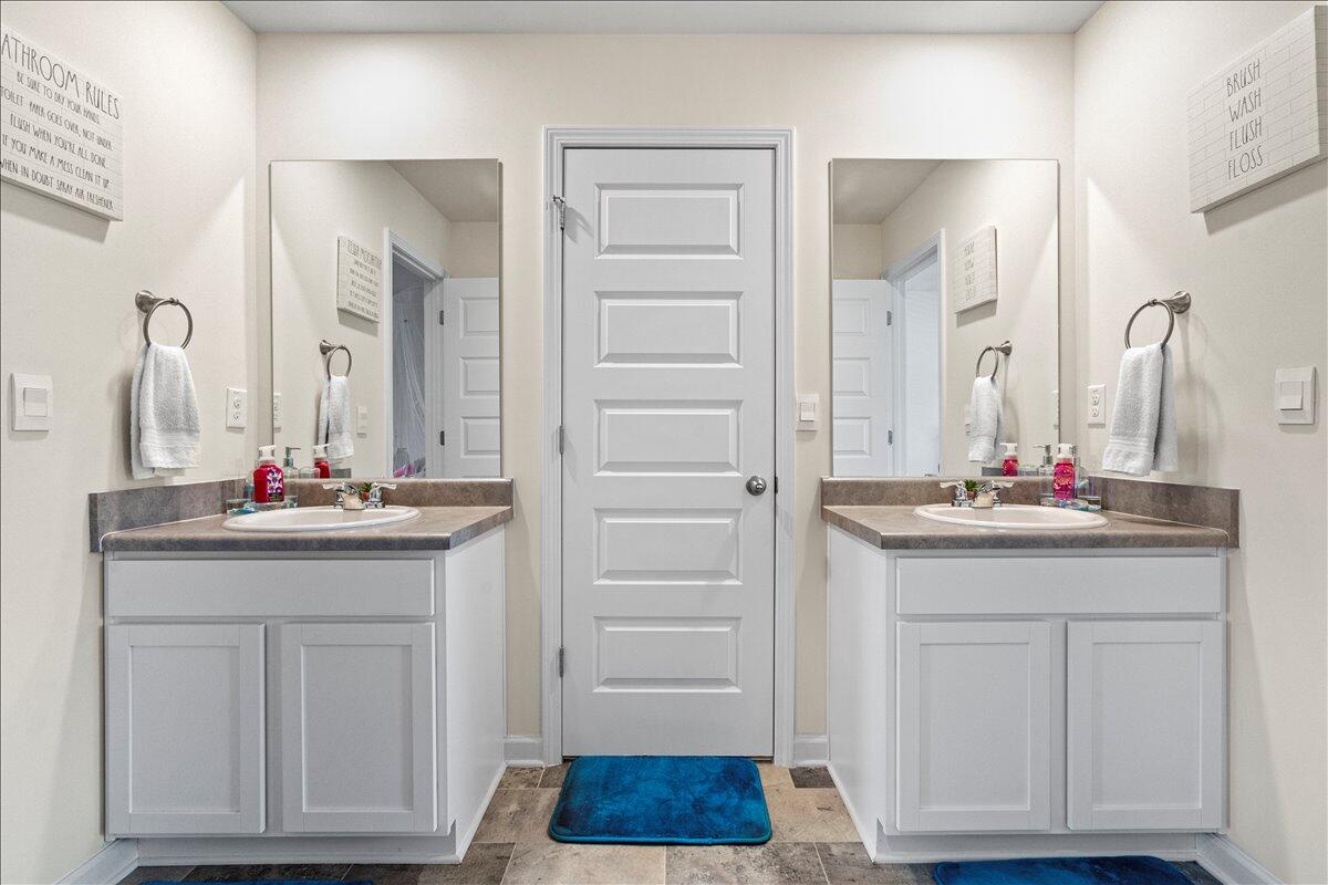 25-Jack & Jill Bathroom