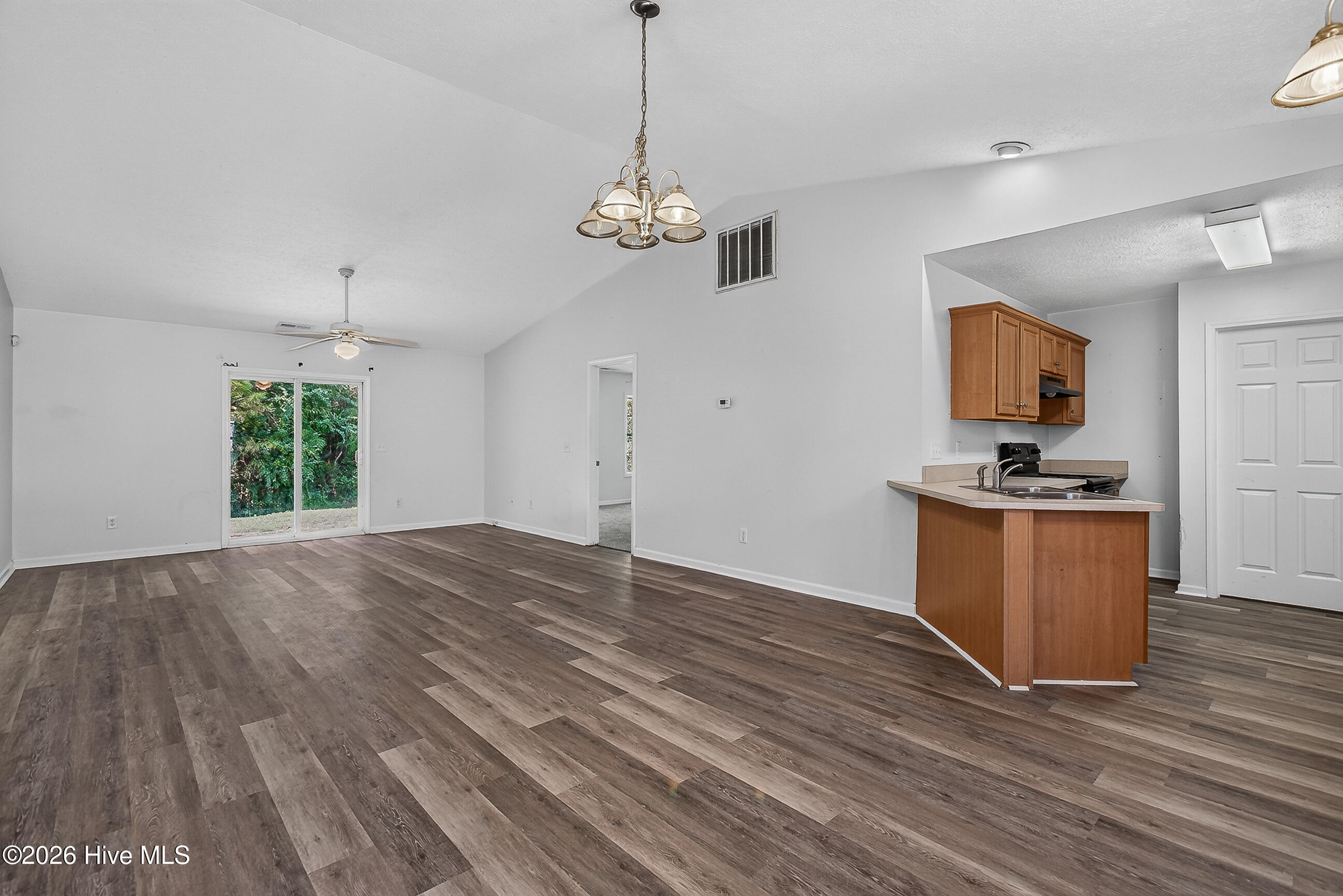 Photo 4 of Single family home for sale at 103 Butternut Cir, Jacksonville, NC 28546 | MLS# 100595863 | Listing updated on 2026-10-09