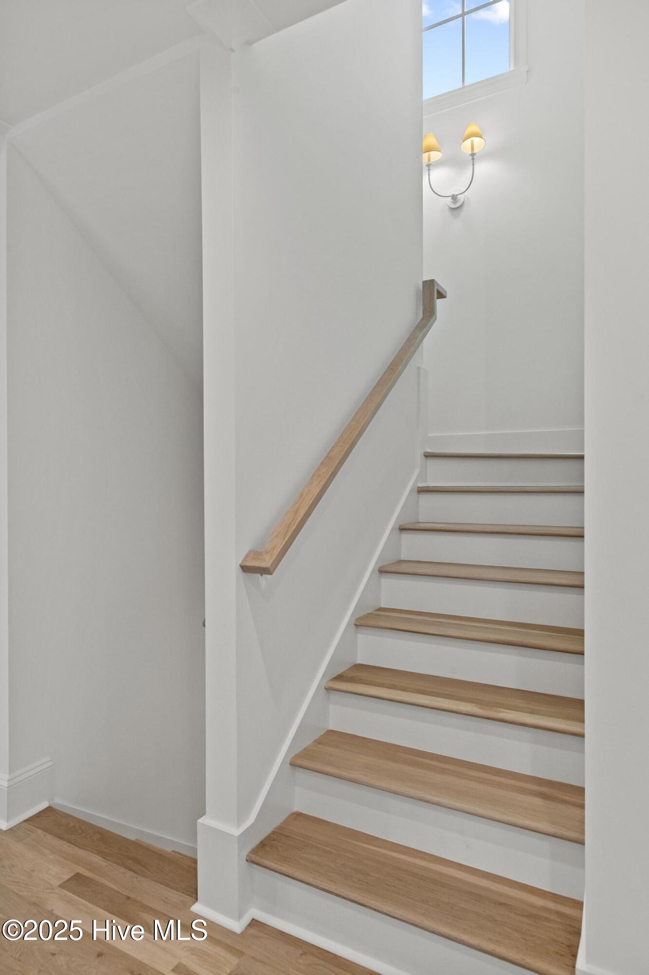 100565849 | Photo 38