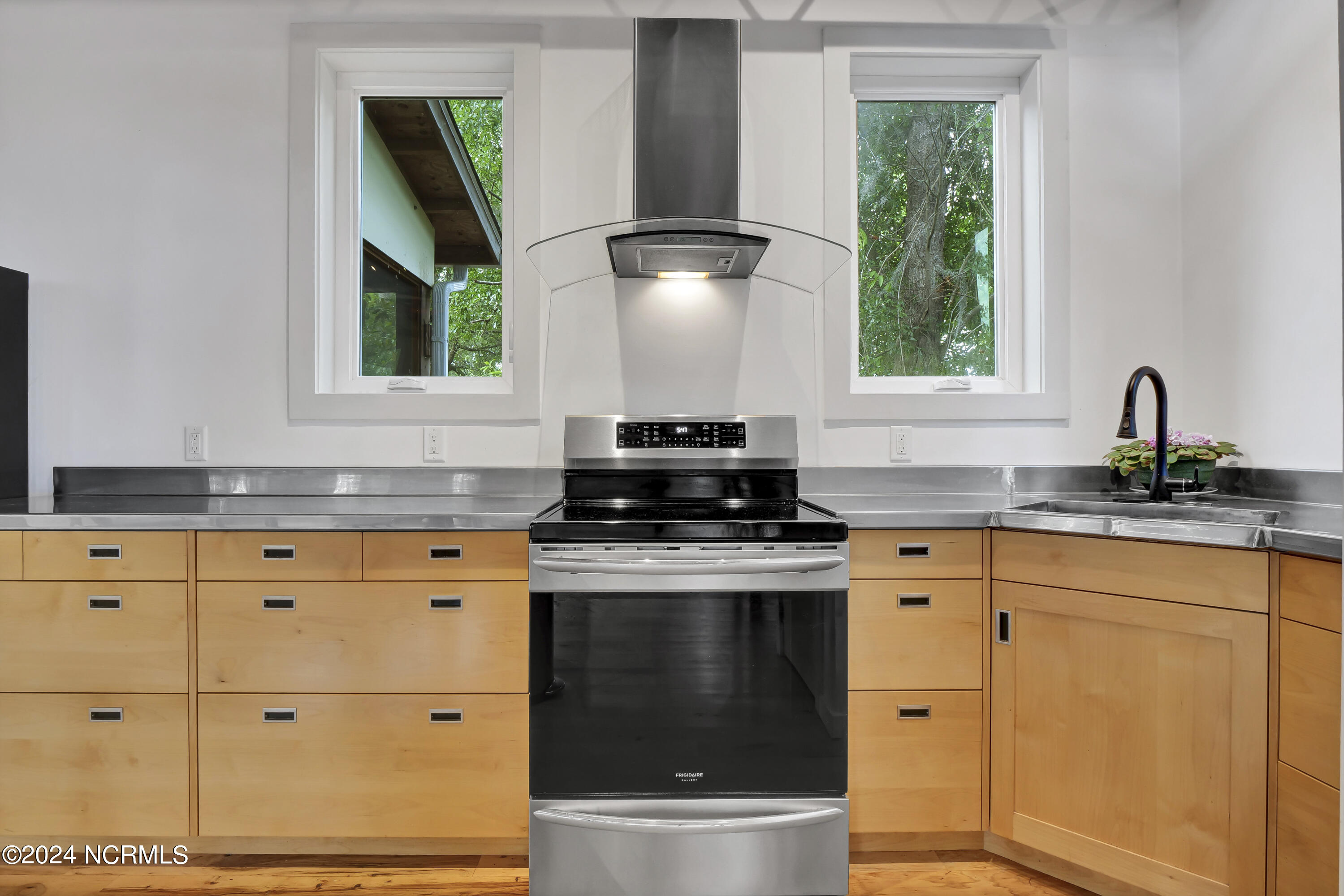 100497530 | Photo 28