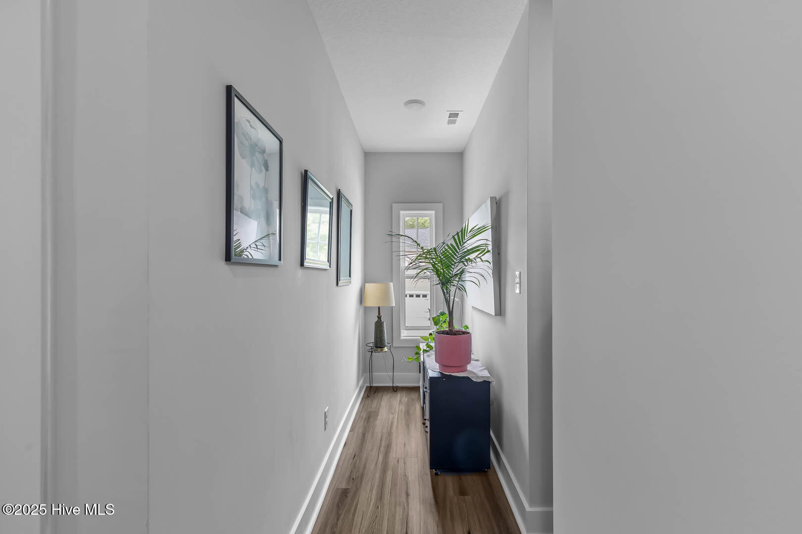 100544097 | Photo 34