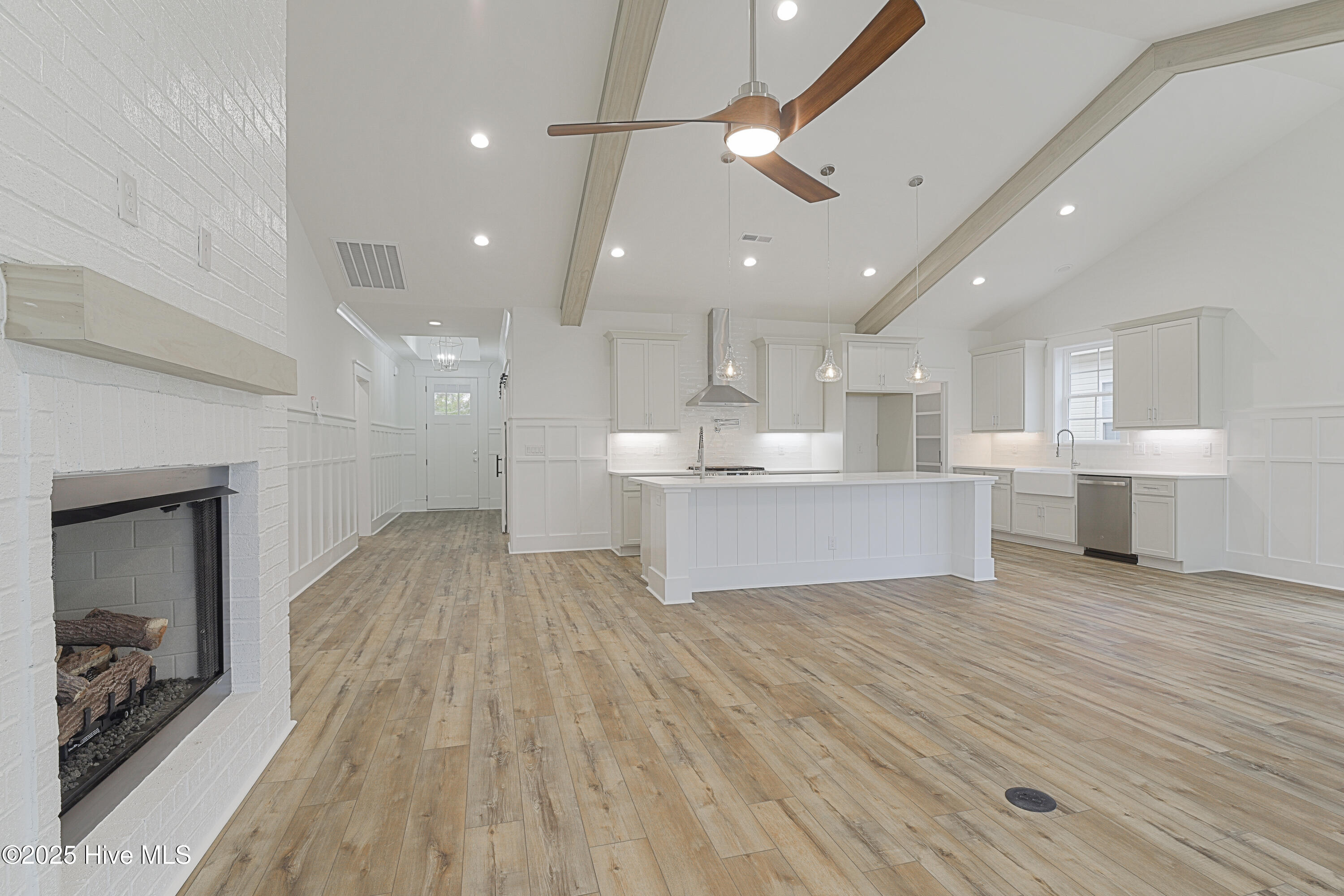 100520217 | Photo 12