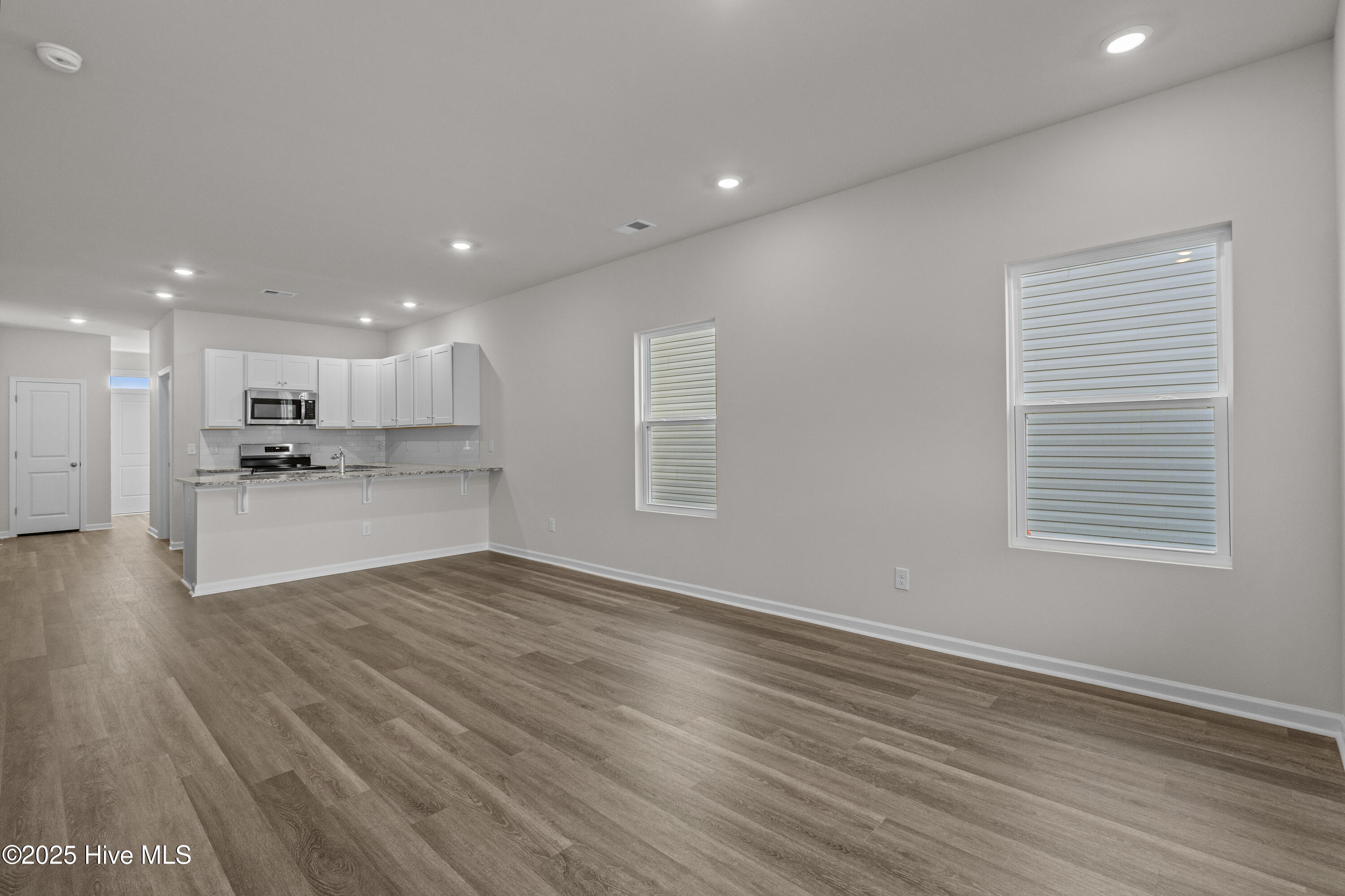 100536973 | Photo 12