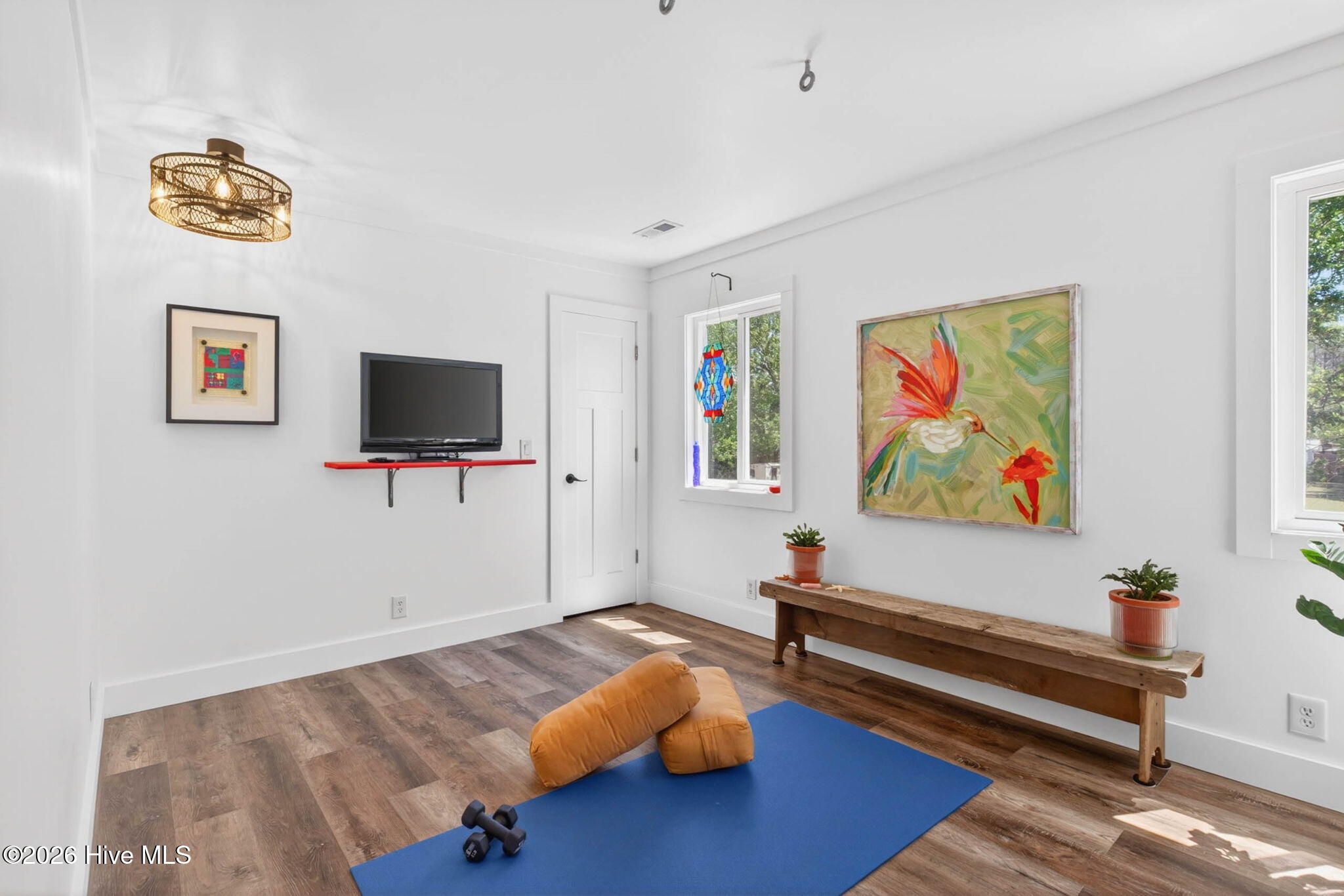 100568923 | Photo 33