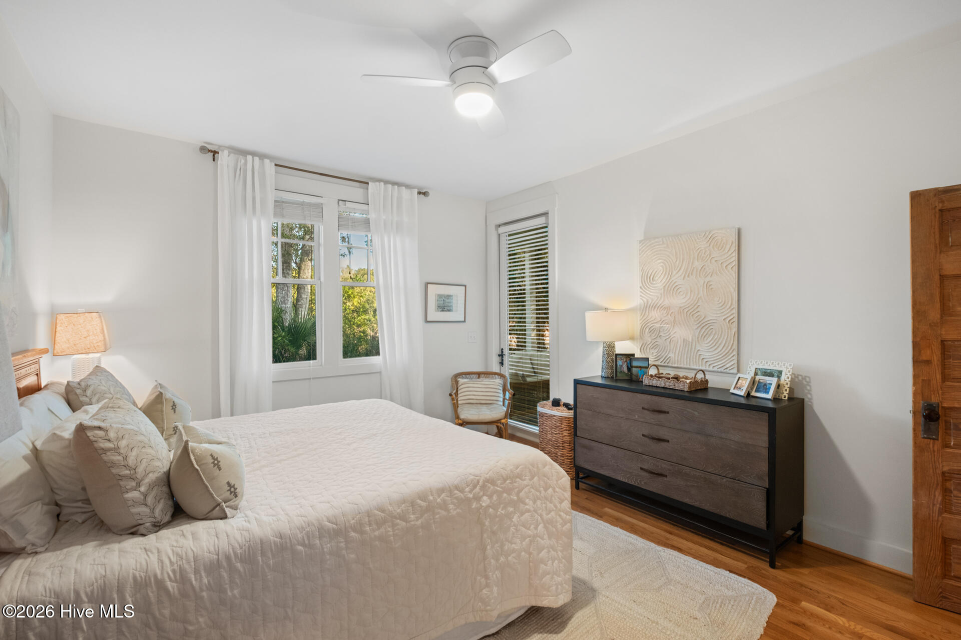 100560267 | Photo 38