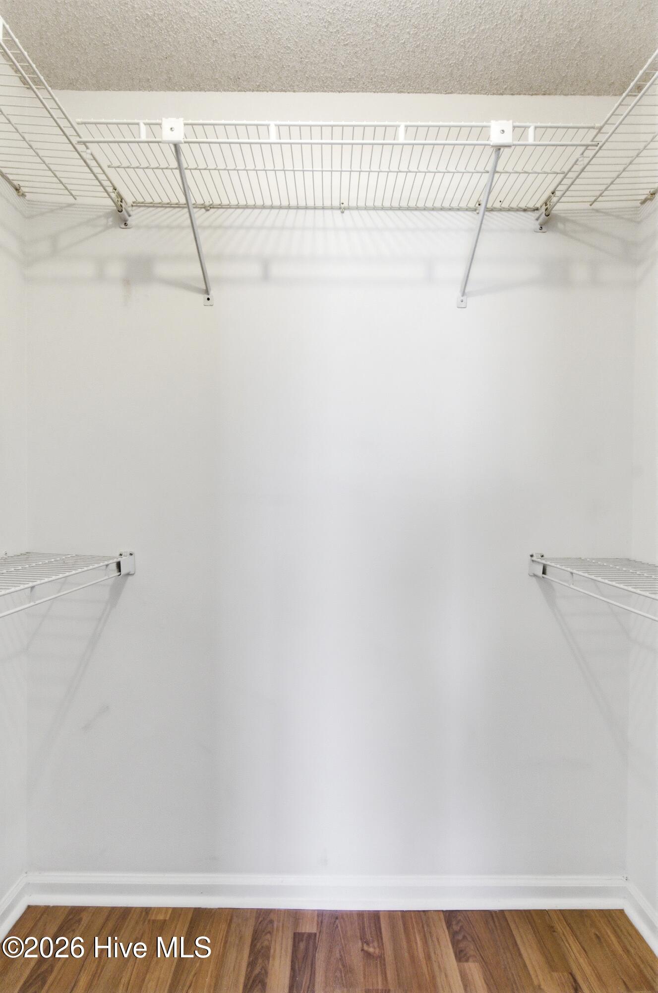 100561176 | Photo 34