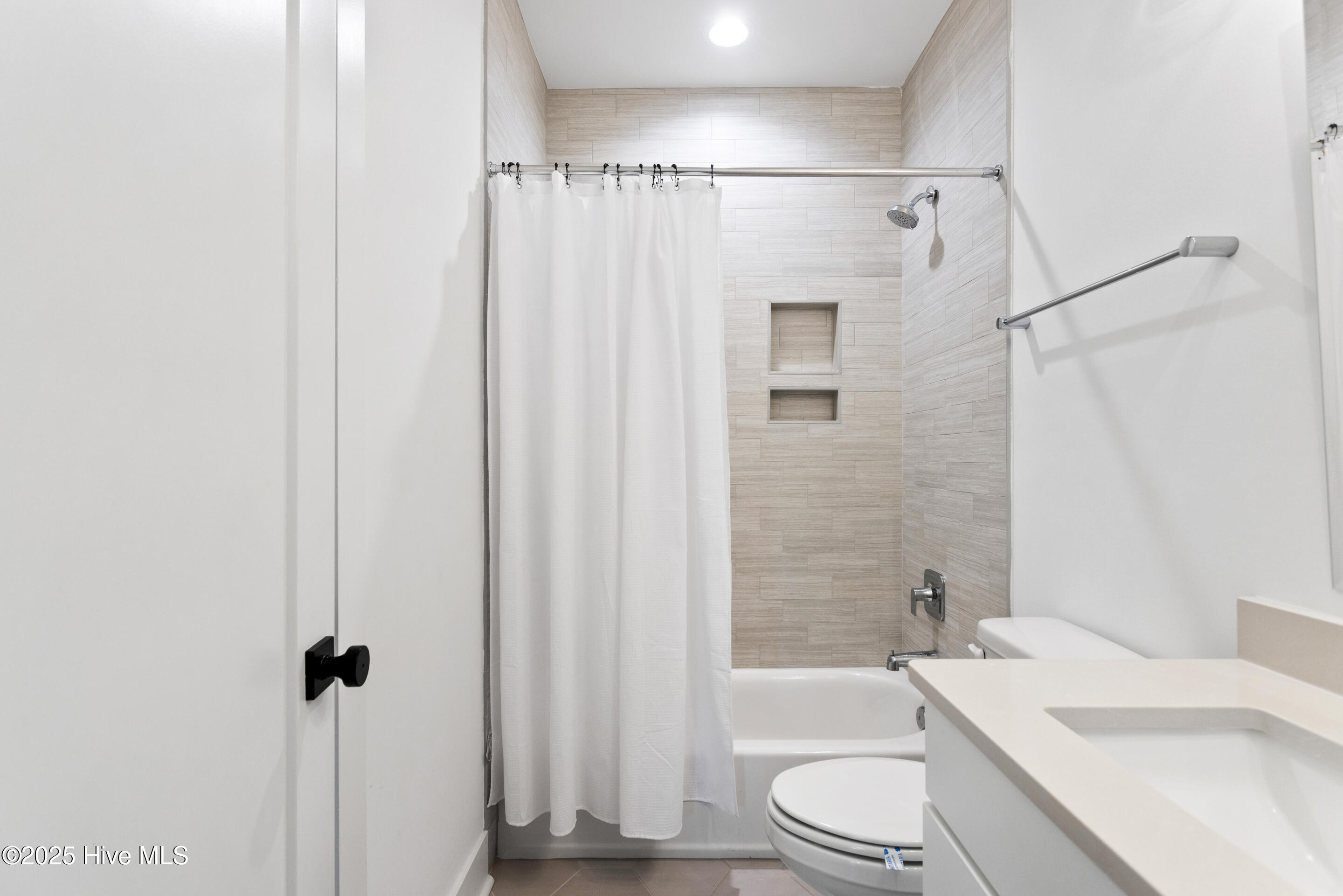 100521314 | Photo 23