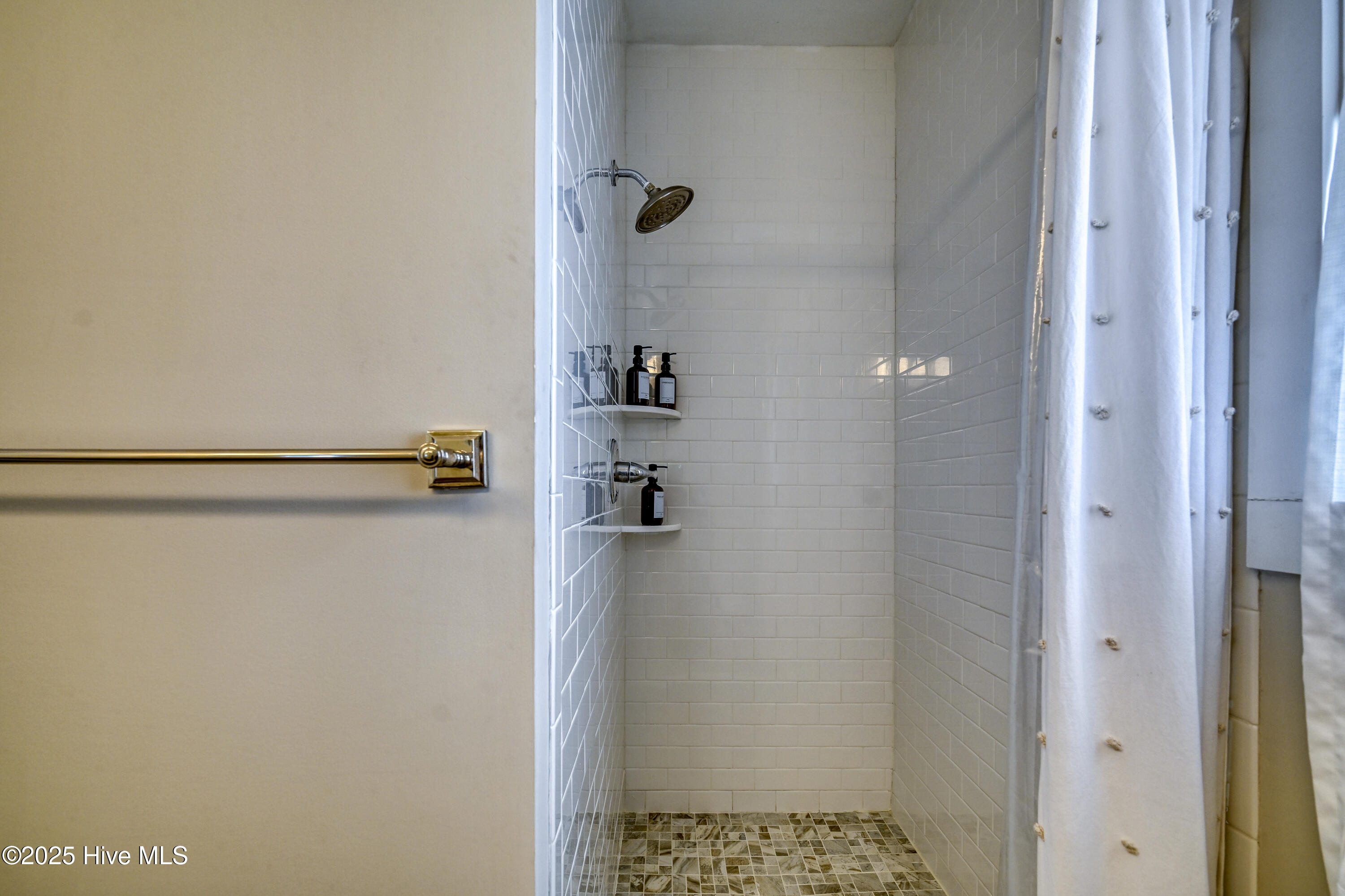 100543491 | Photo 40