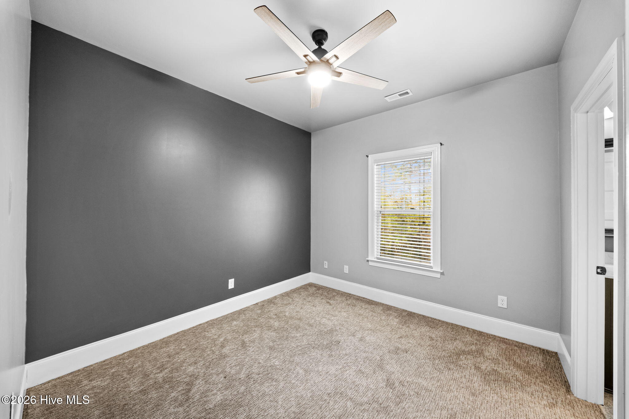 100565023 | Photo 24