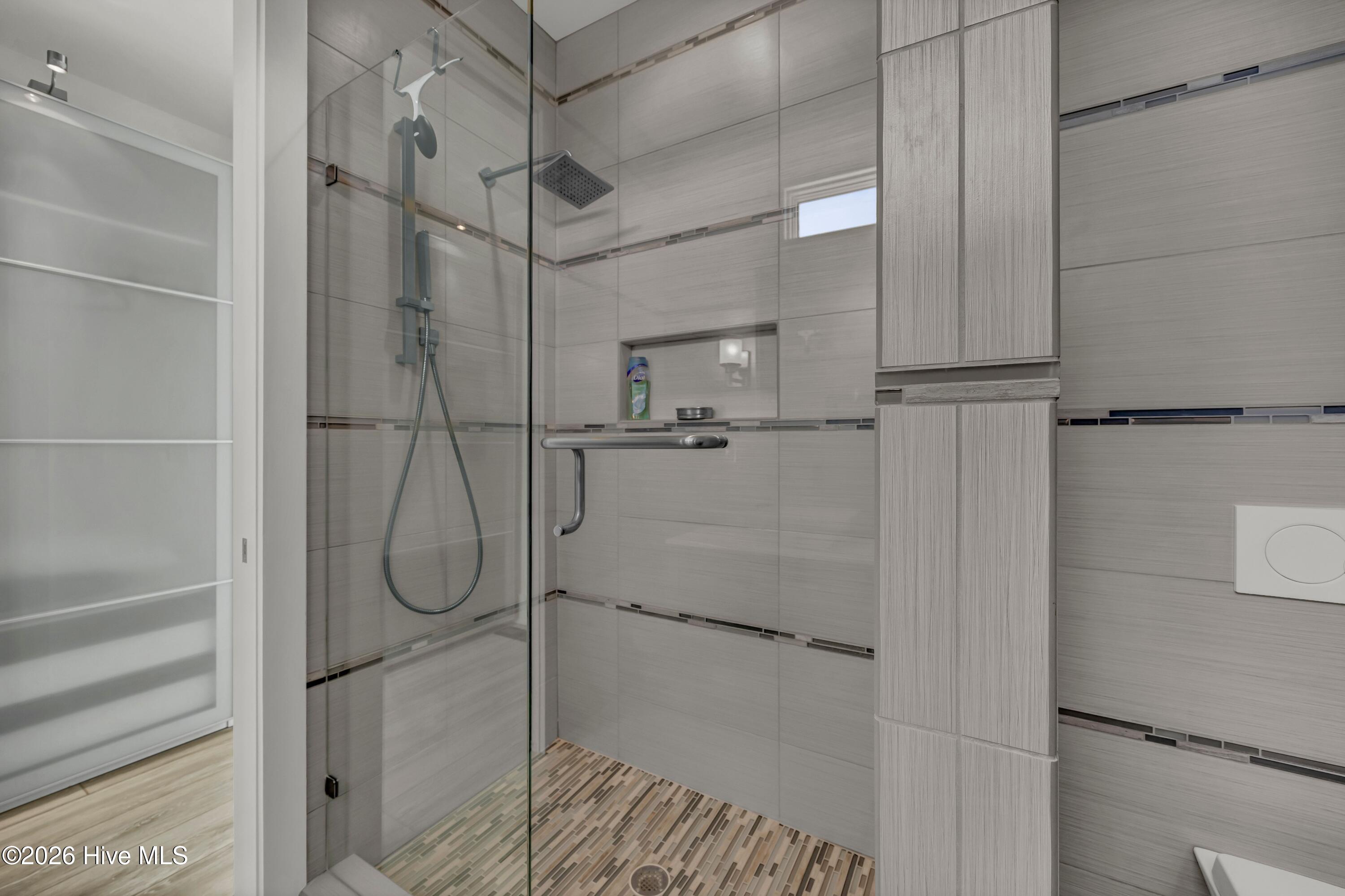 100559352 | Photo 26