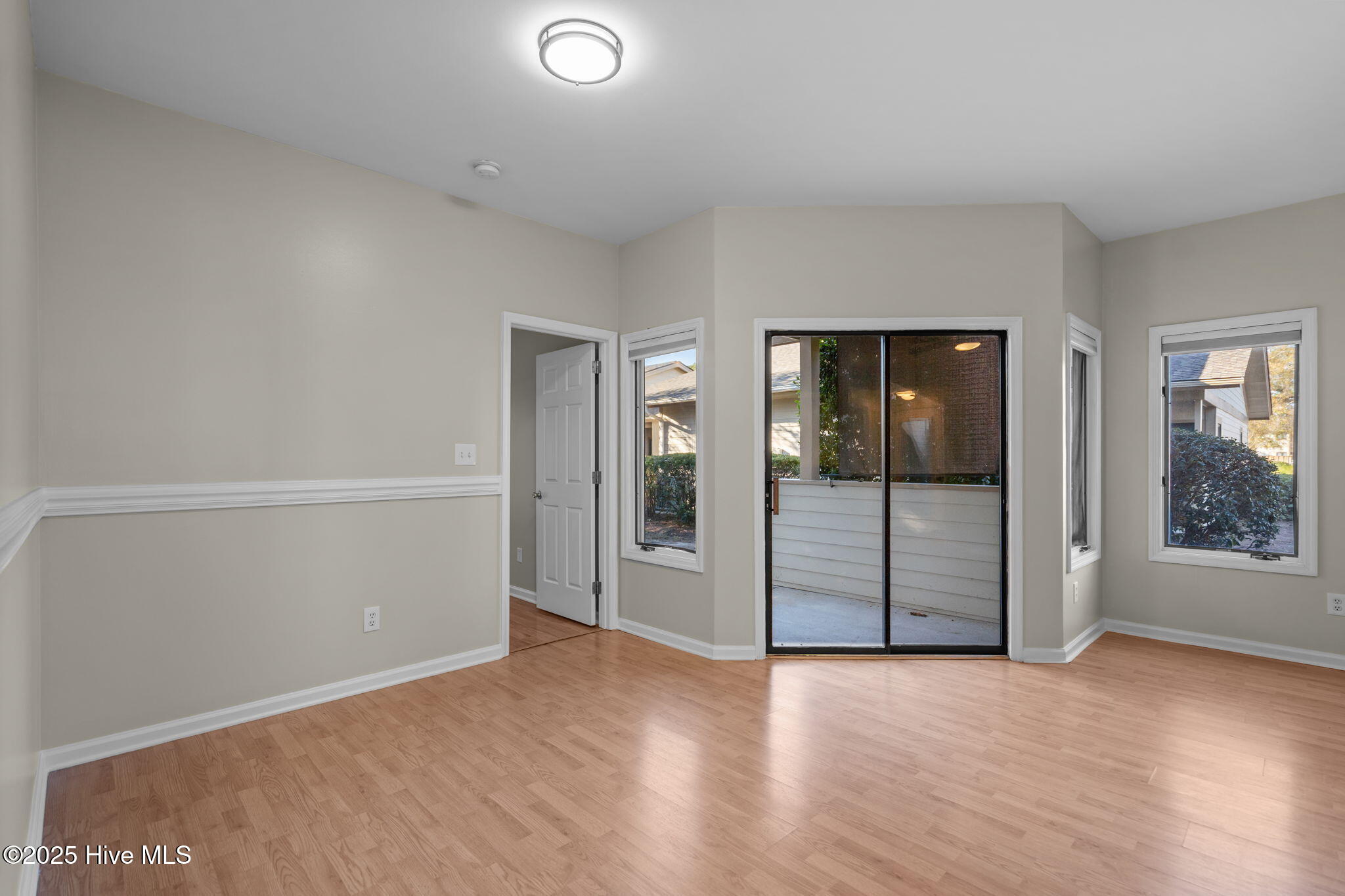 100539656 | Photo 24