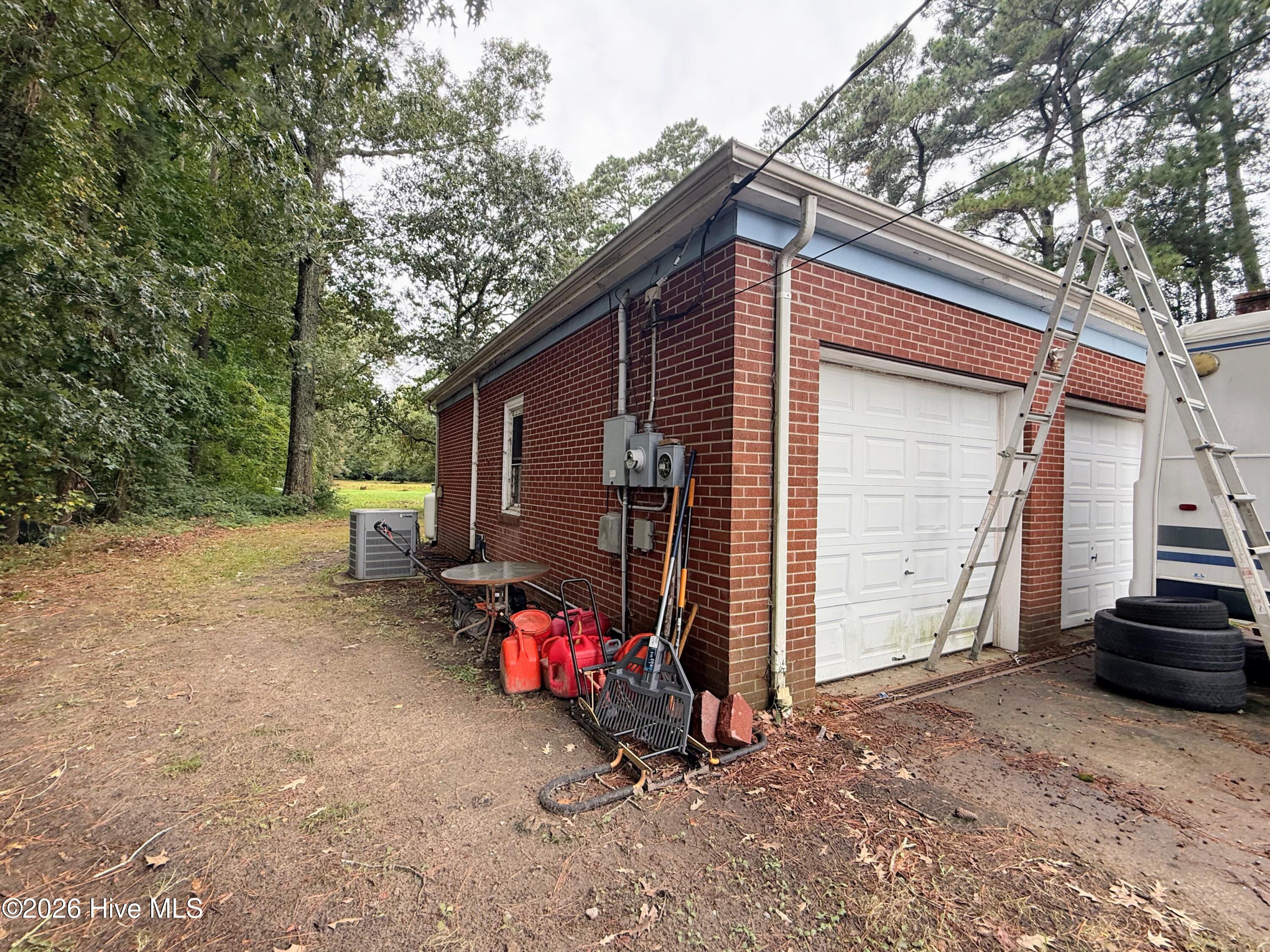 Photo 4 of Single family home for sale at 2015 N Road St, Elizabeth City, NC 27909 | MLS# 100605281 | Listing updated on 2026-10-07