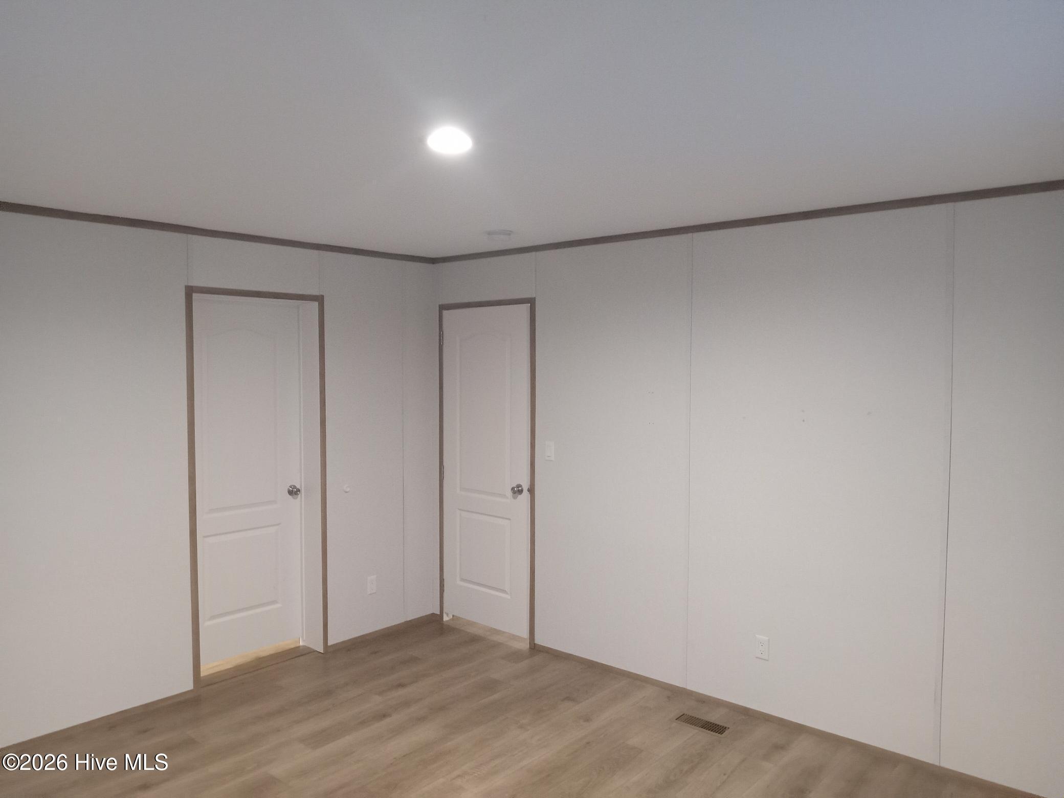 100500943 | Photo 11