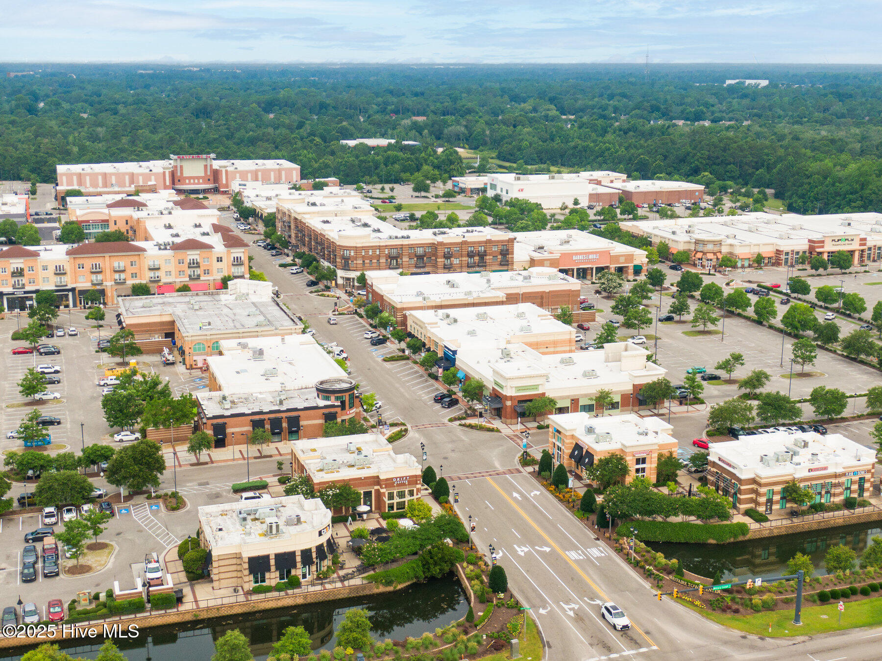 100518149 | Photo 54