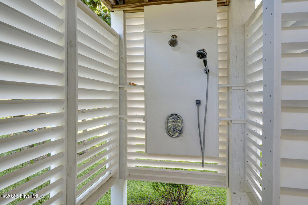 100538818 | Photo 28