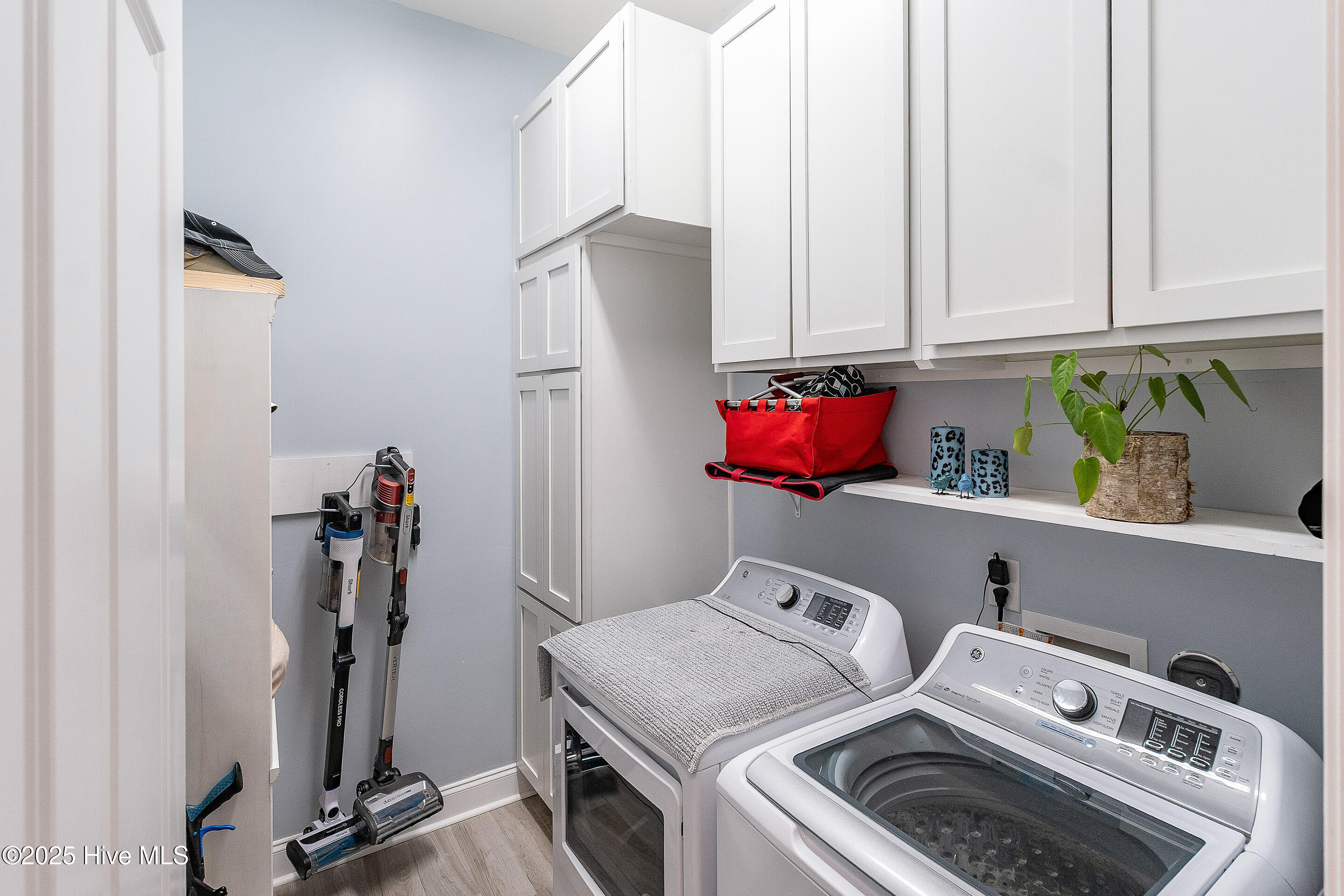 100520263 | Photo 33