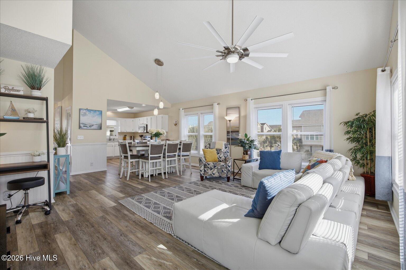 100558776 | Photo 10