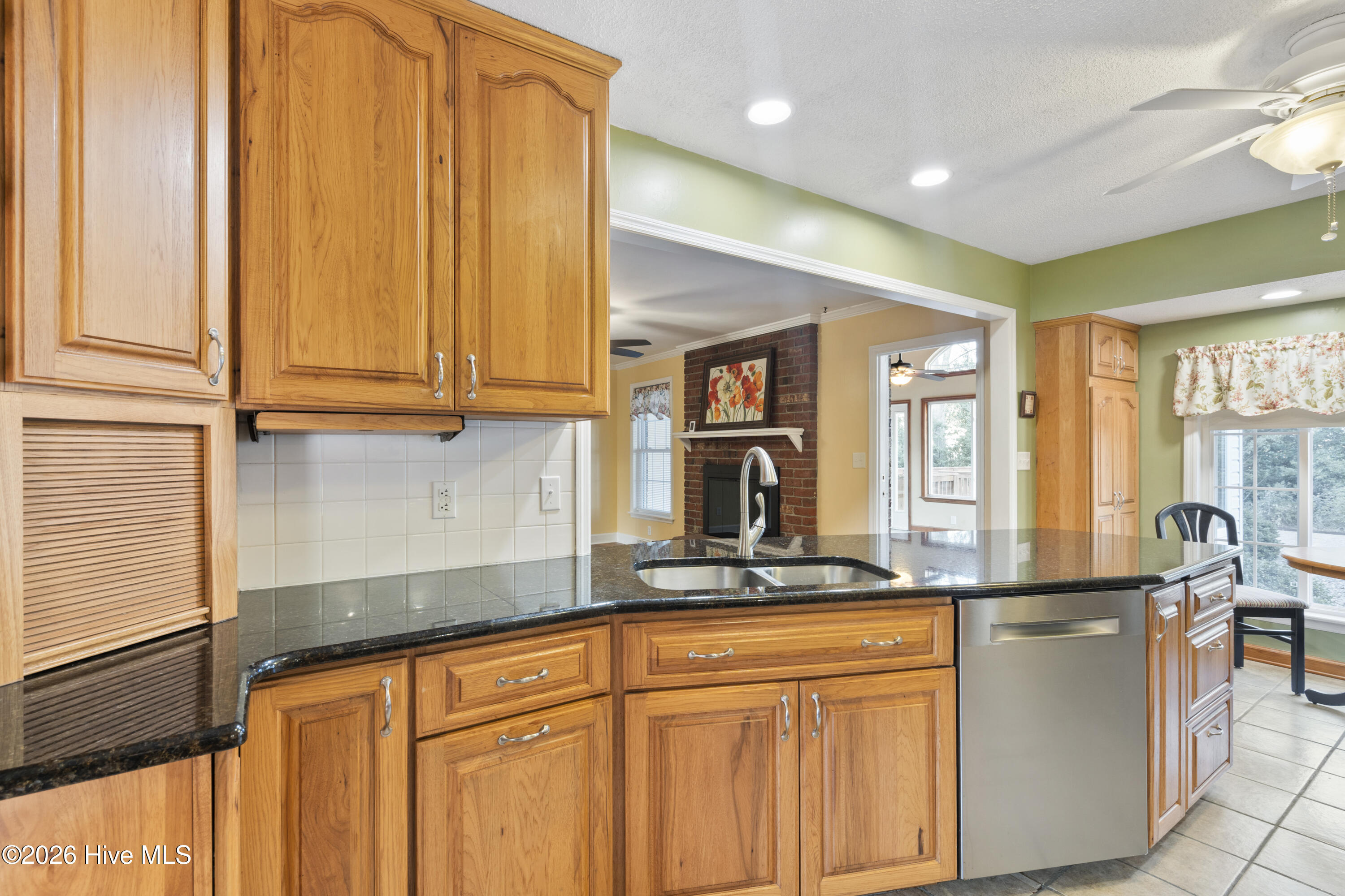 100549887 | Photo 70