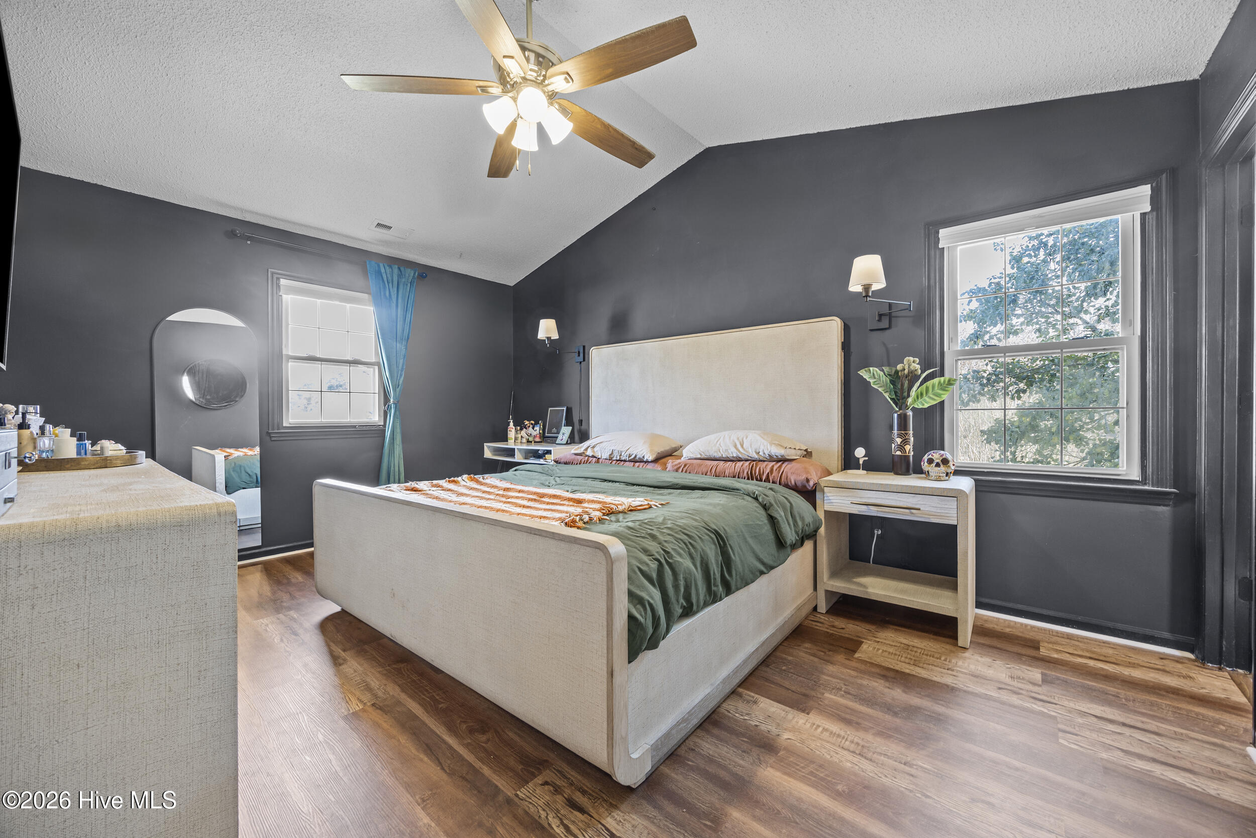 100560649 | Photo 31