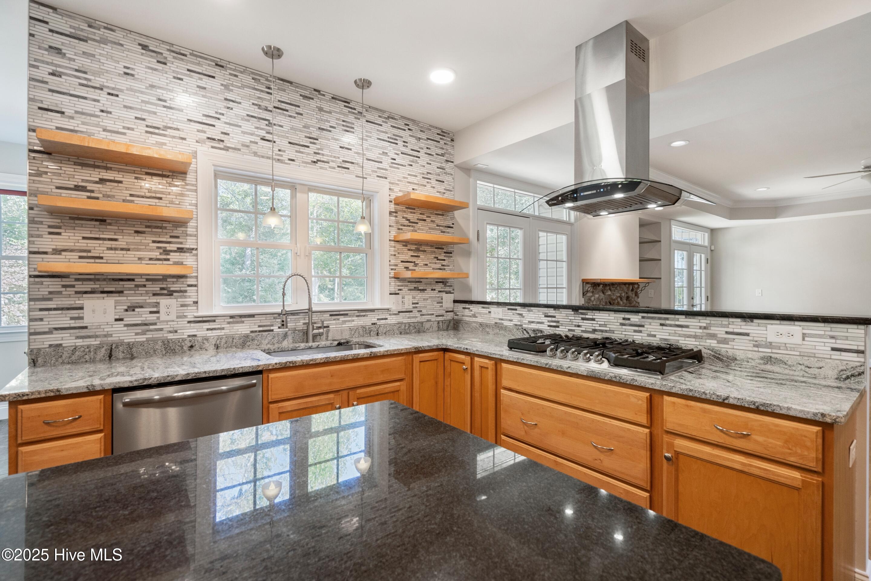 100537413 | Photo 22