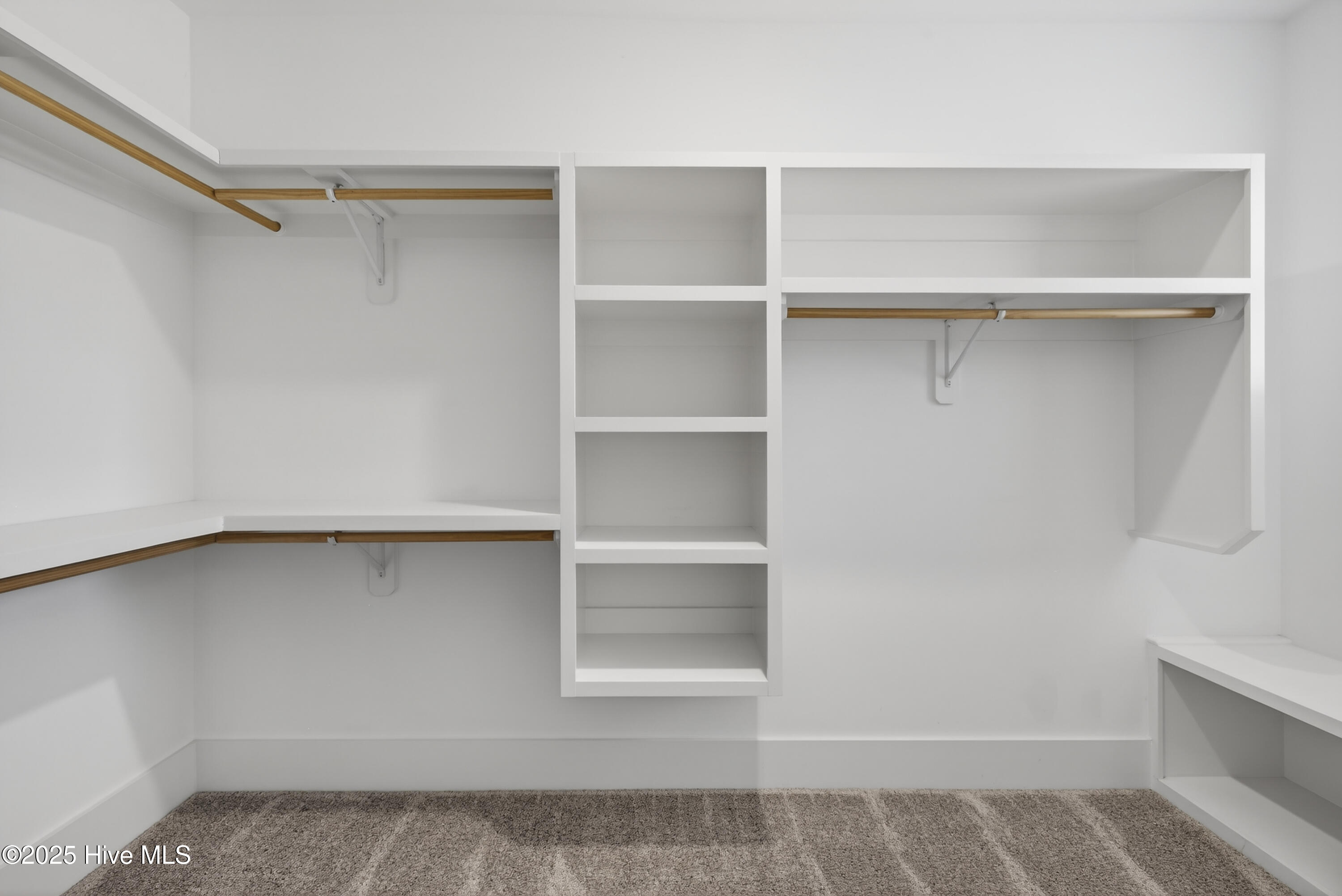 100547164 | Photo 23