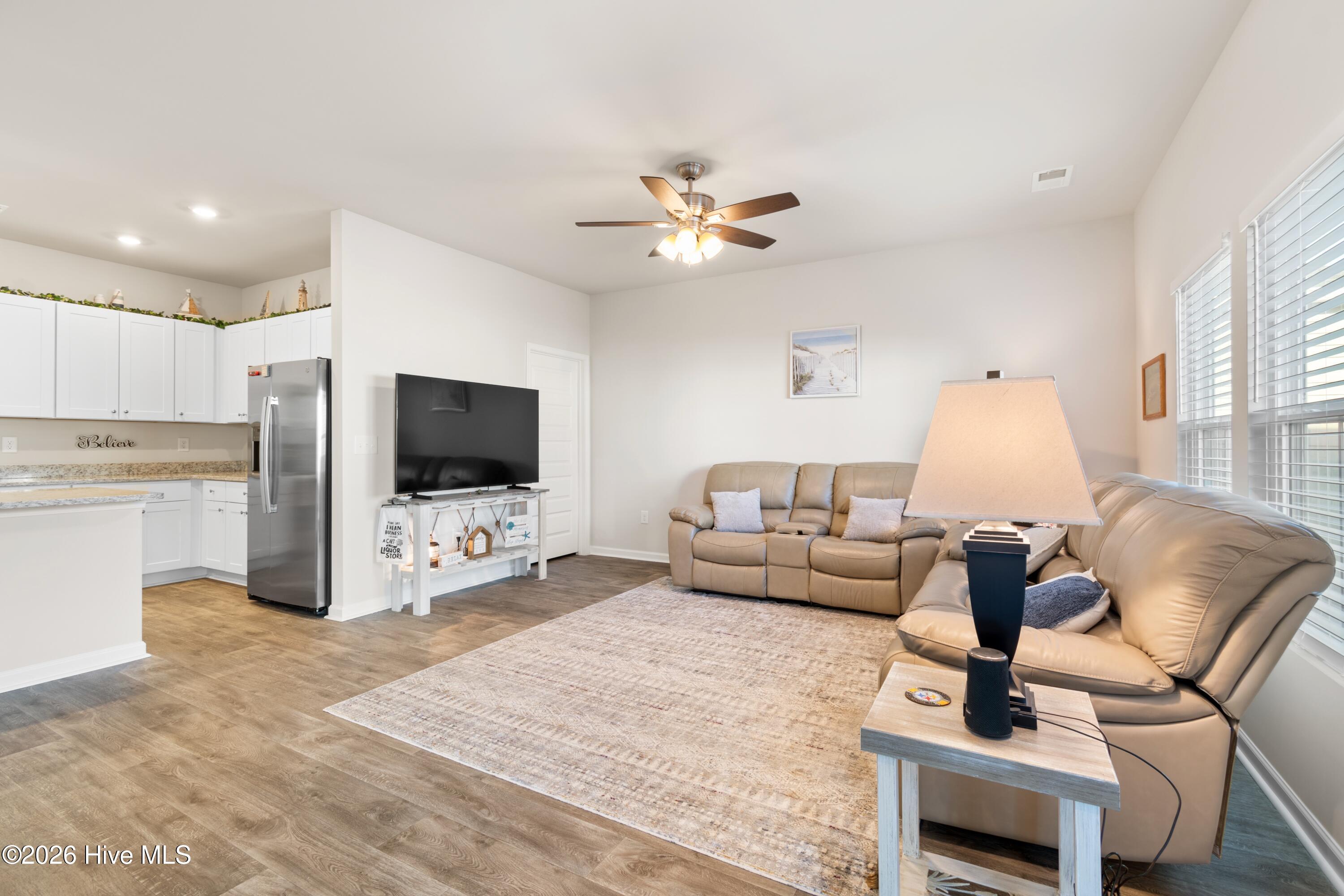 100547205 | Photo 16