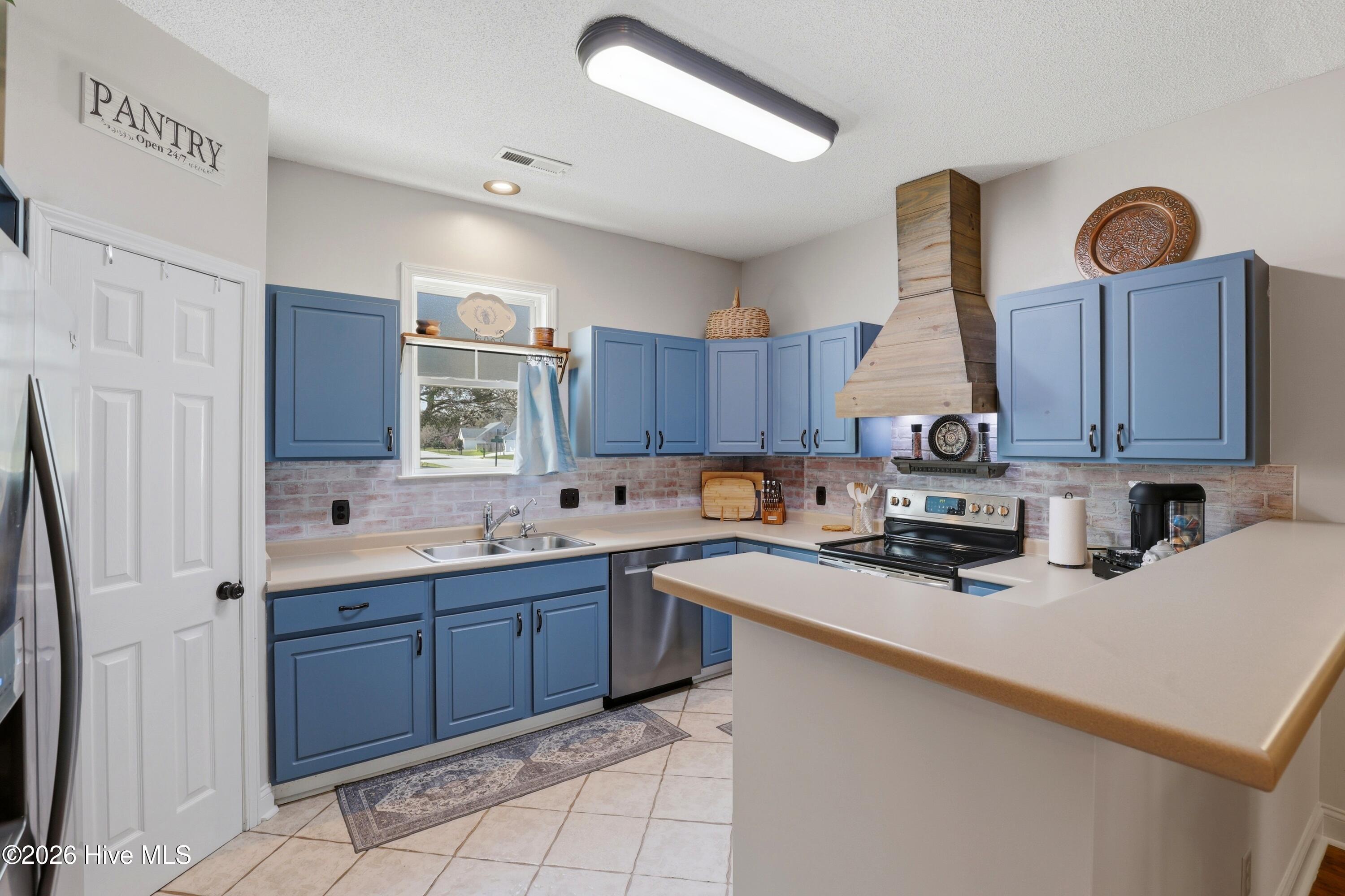 100560497 | Photo 11