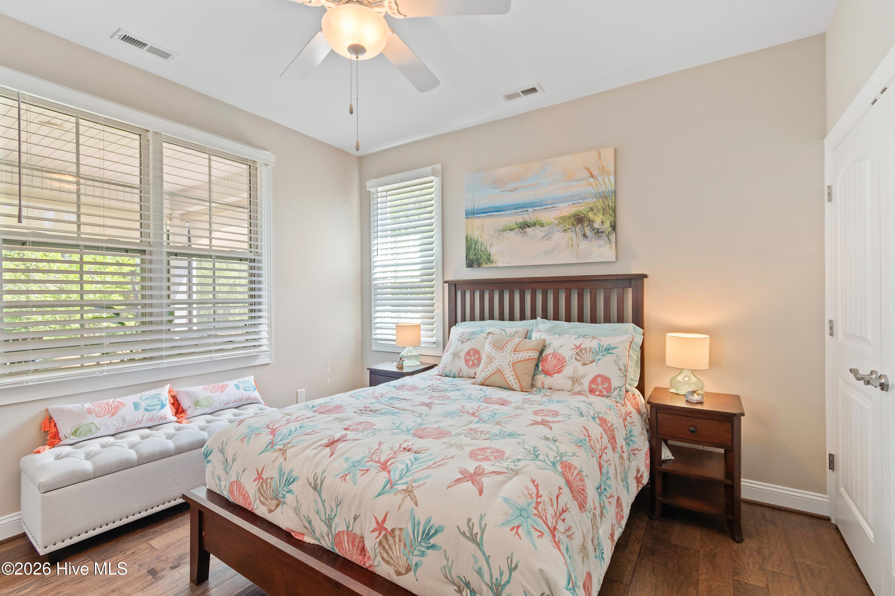 100568990 | Photo 46