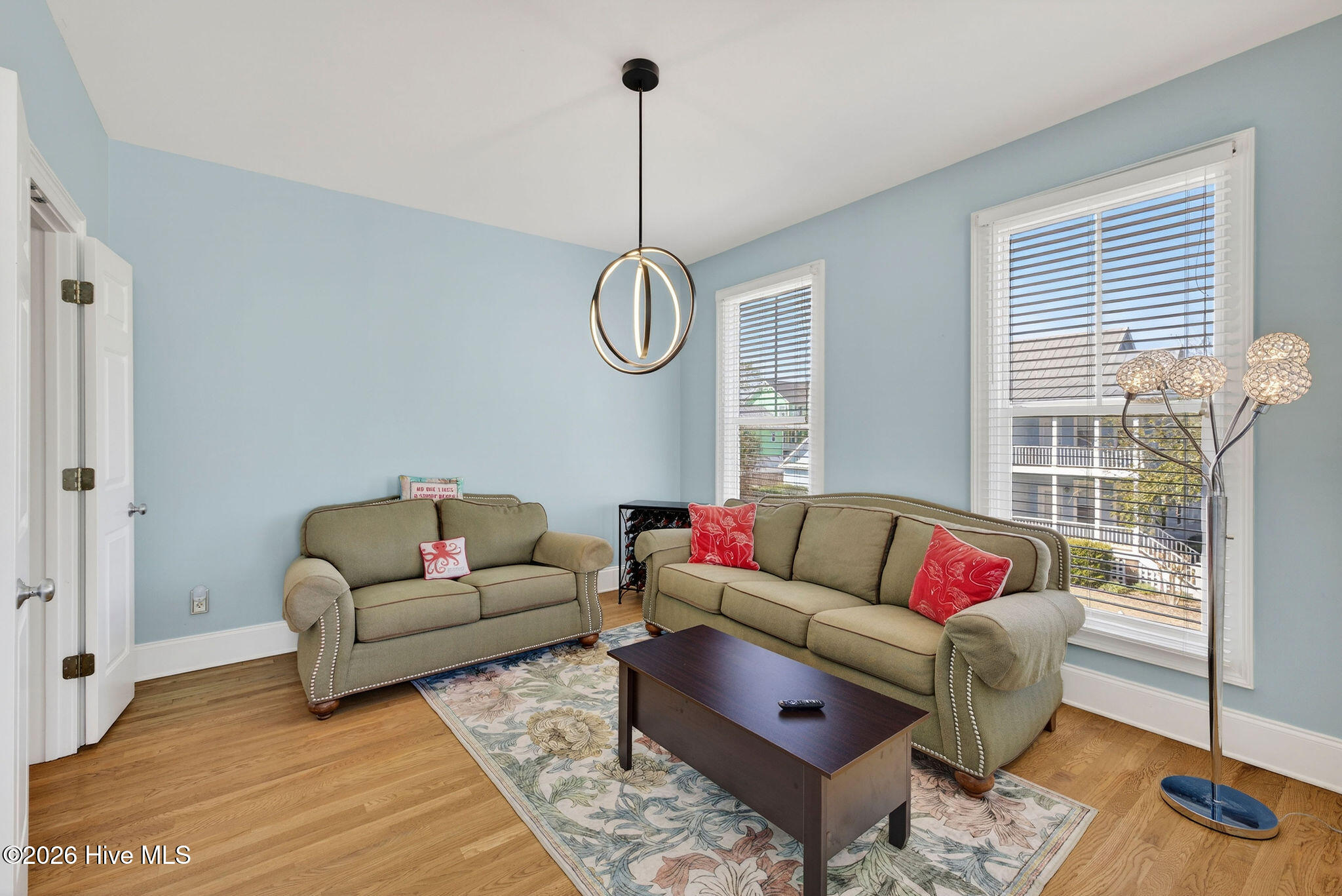 100562225 | Photo 26