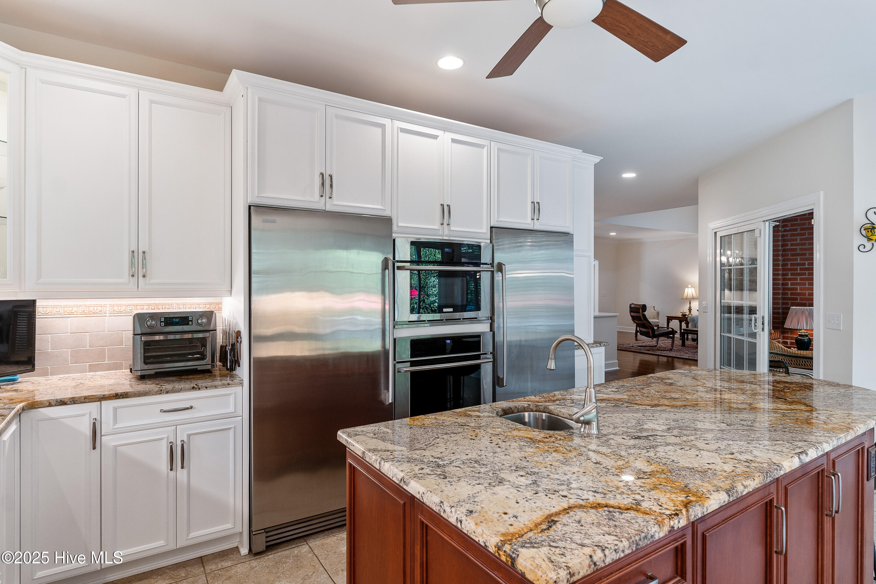 100549732 | Photo 21