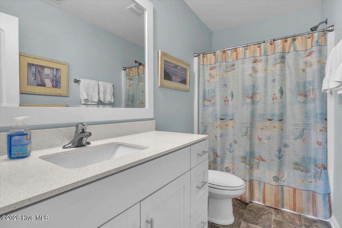 100558100 | Photo 30