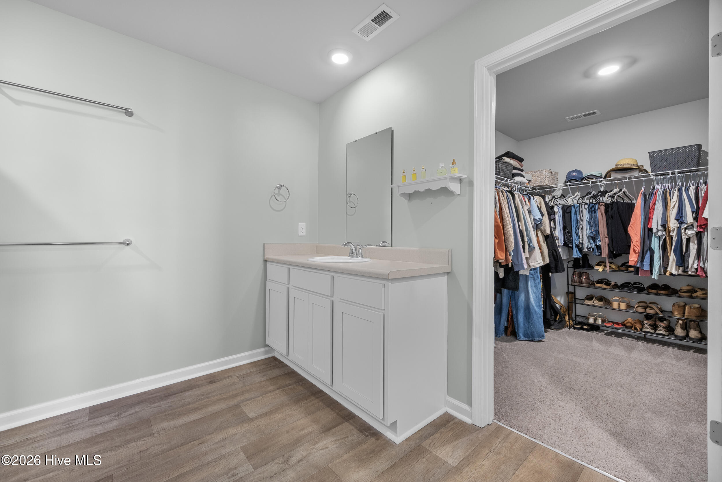 100550214 | Photo 15