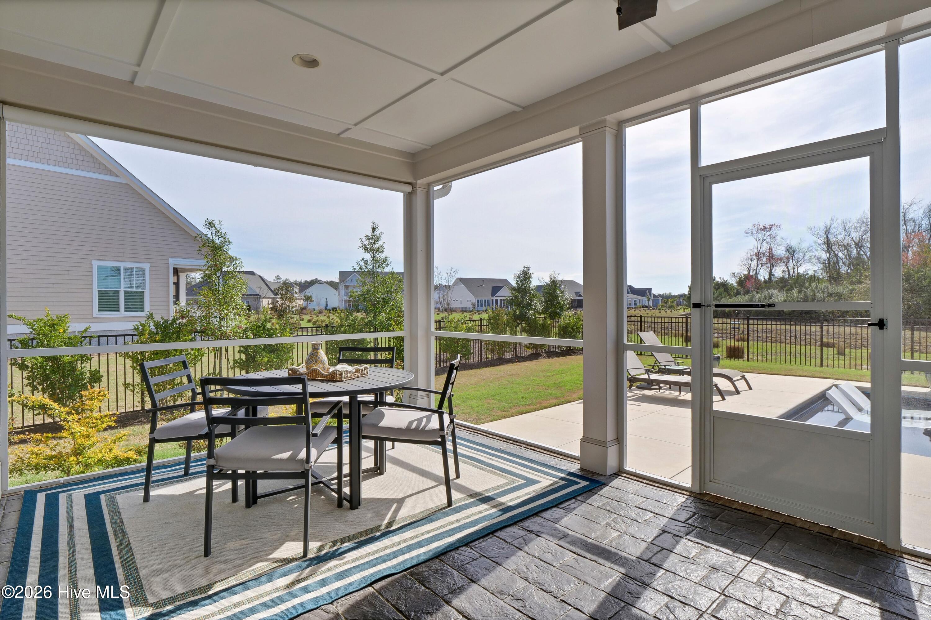 100566298 | Photo 48