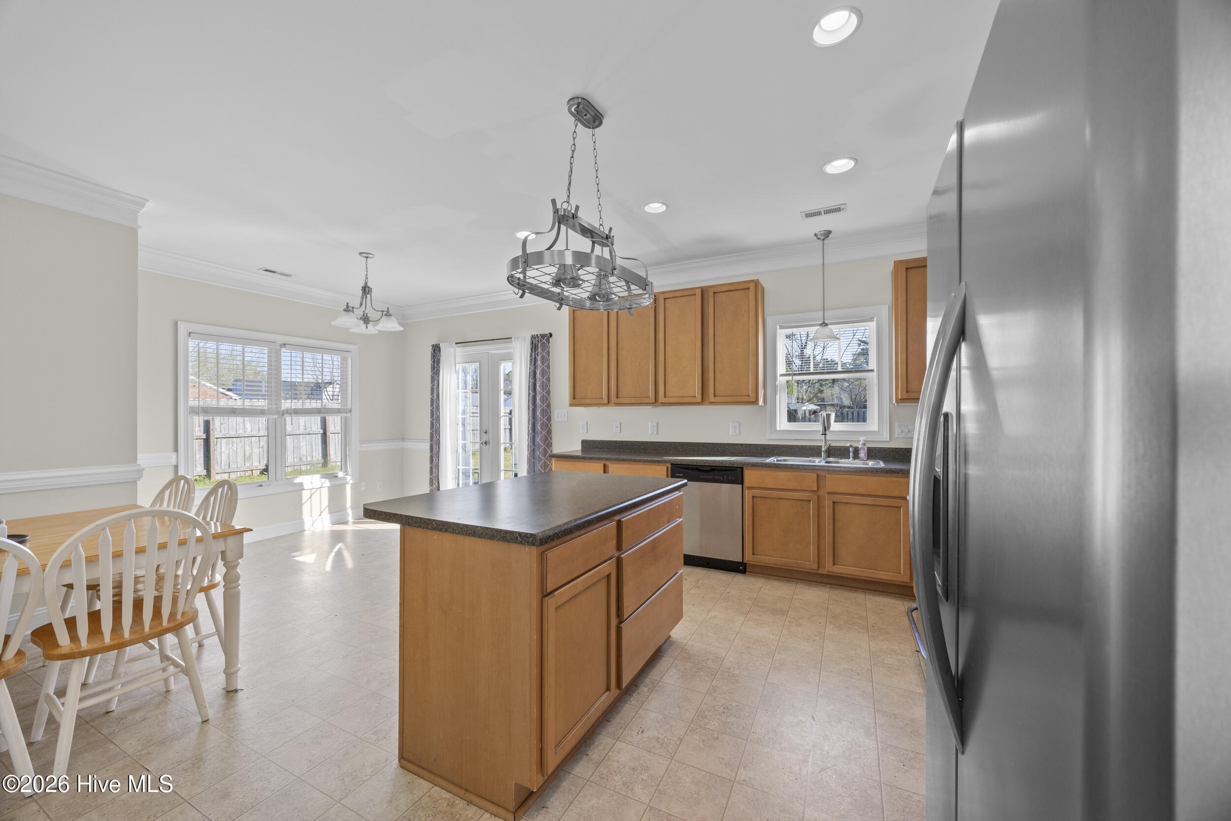 100564548 | Photo 12