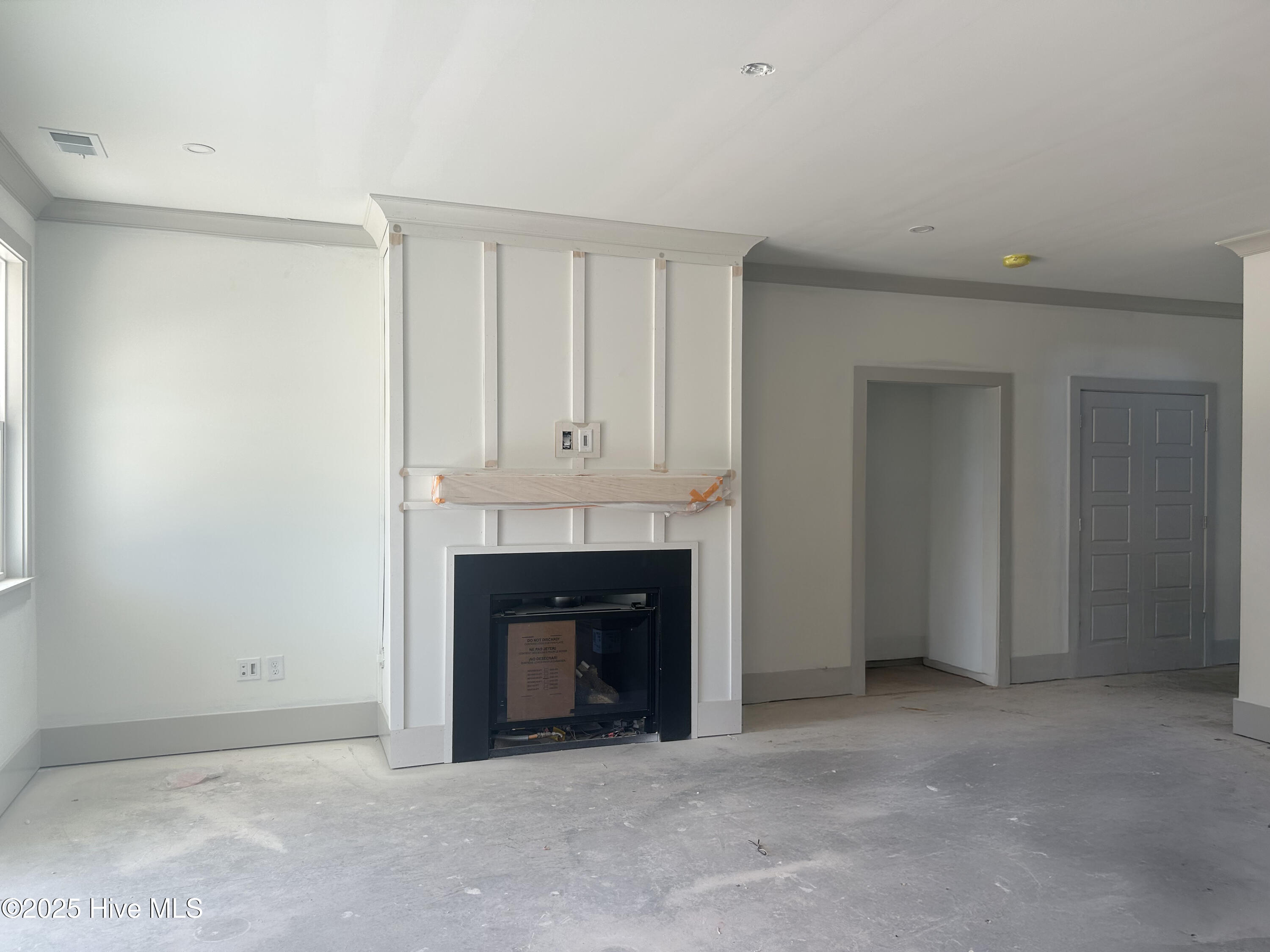 Lot643_LivingRoom (1)