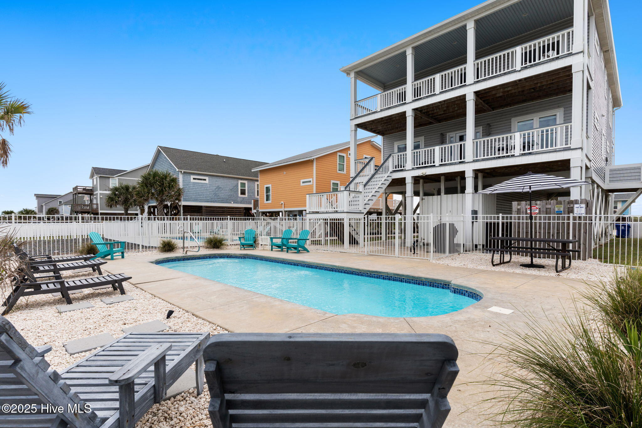 100528214 | Photo 13