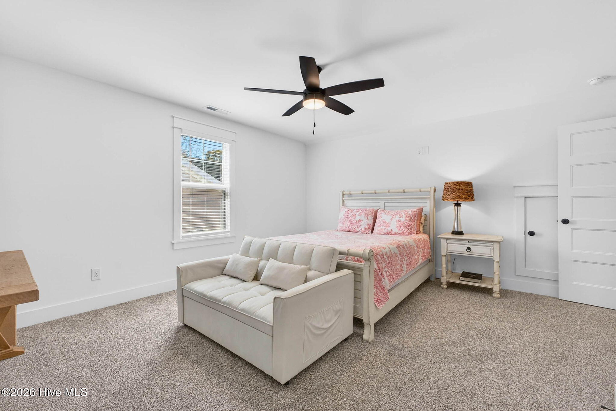 100561272 | Photo 40