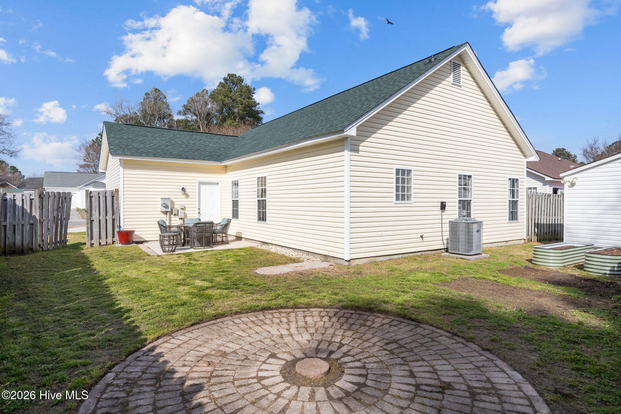 100557931 | Photo 25