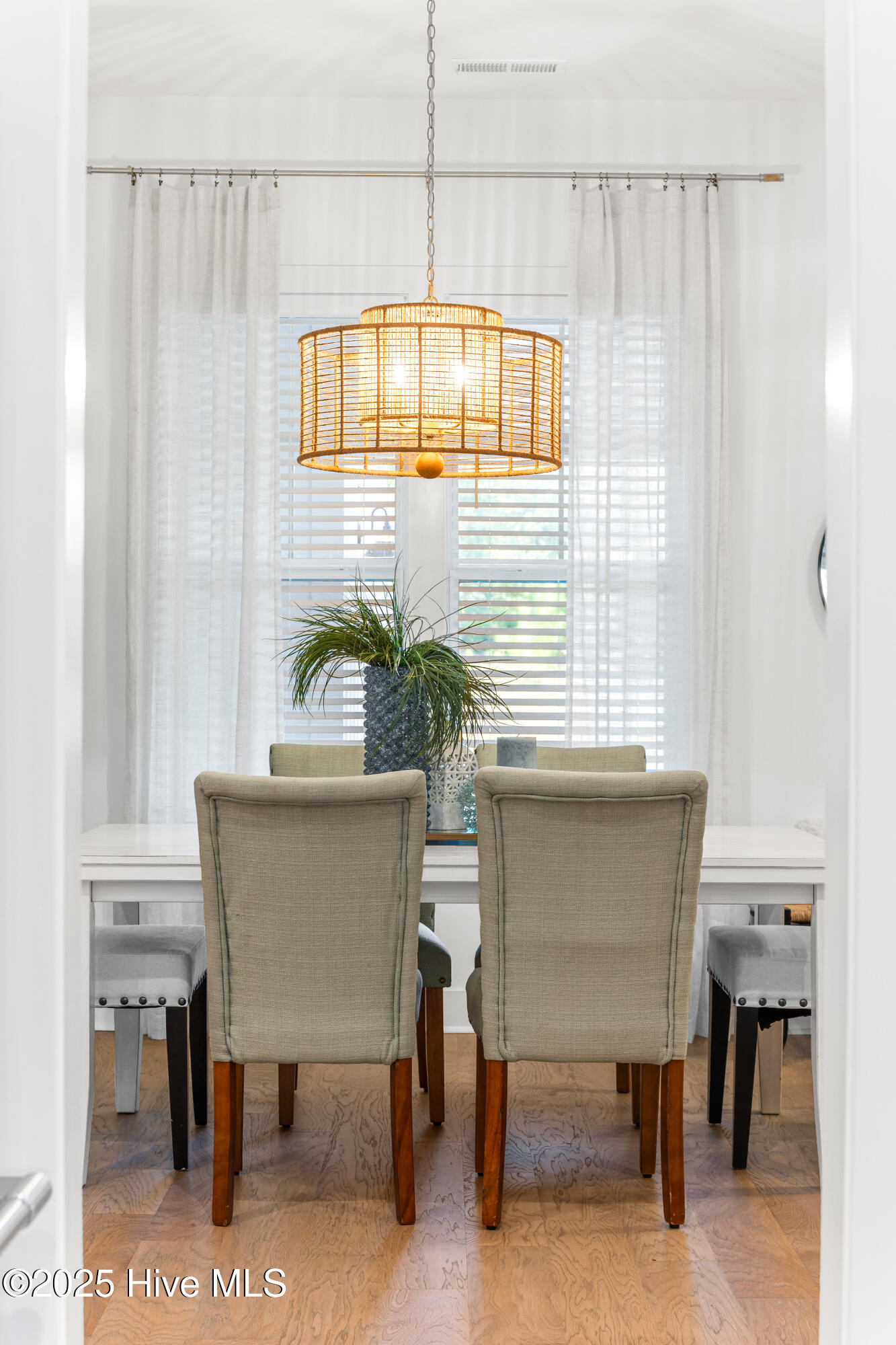 100537930 | Photo 23