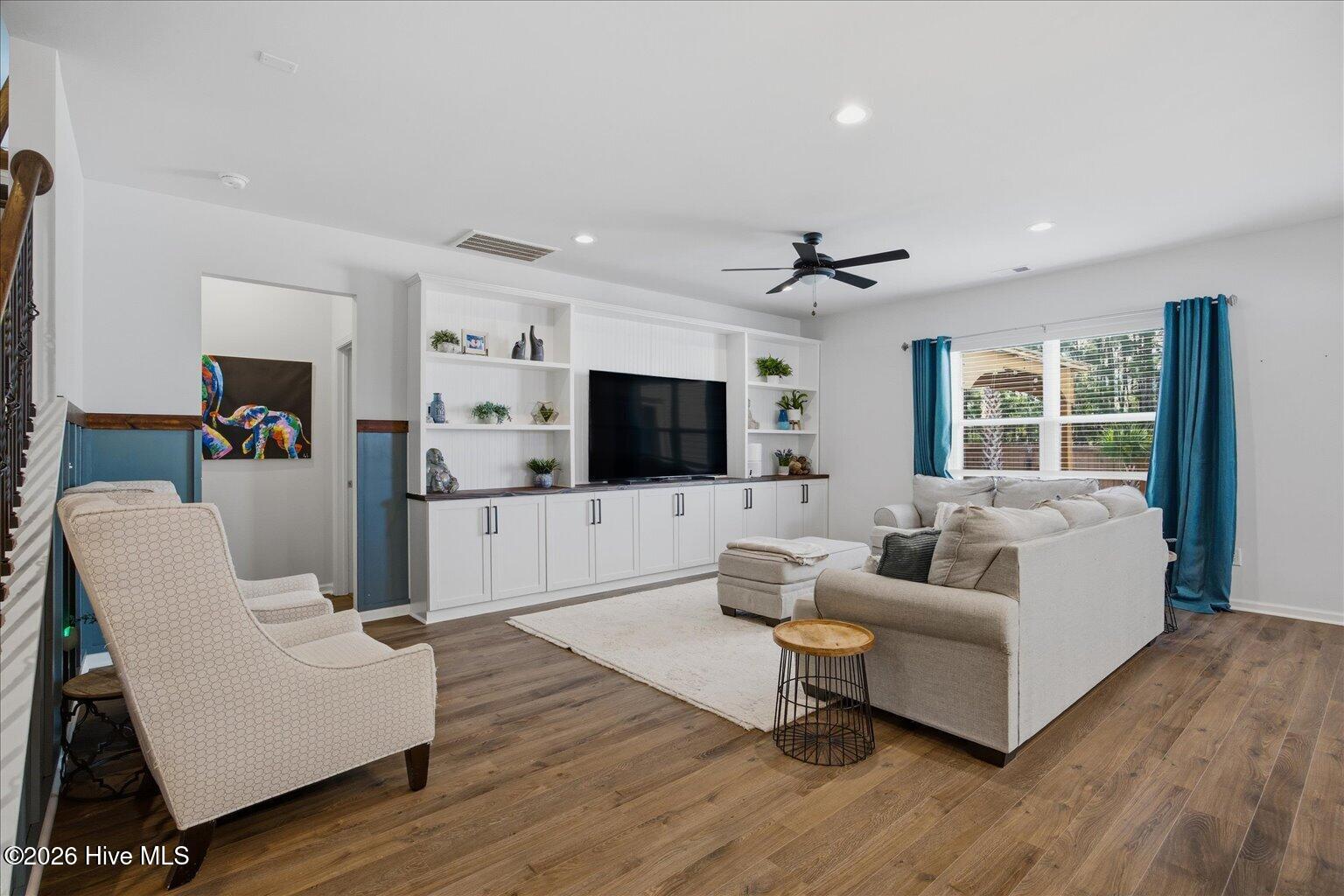 100570565 | Photo 12