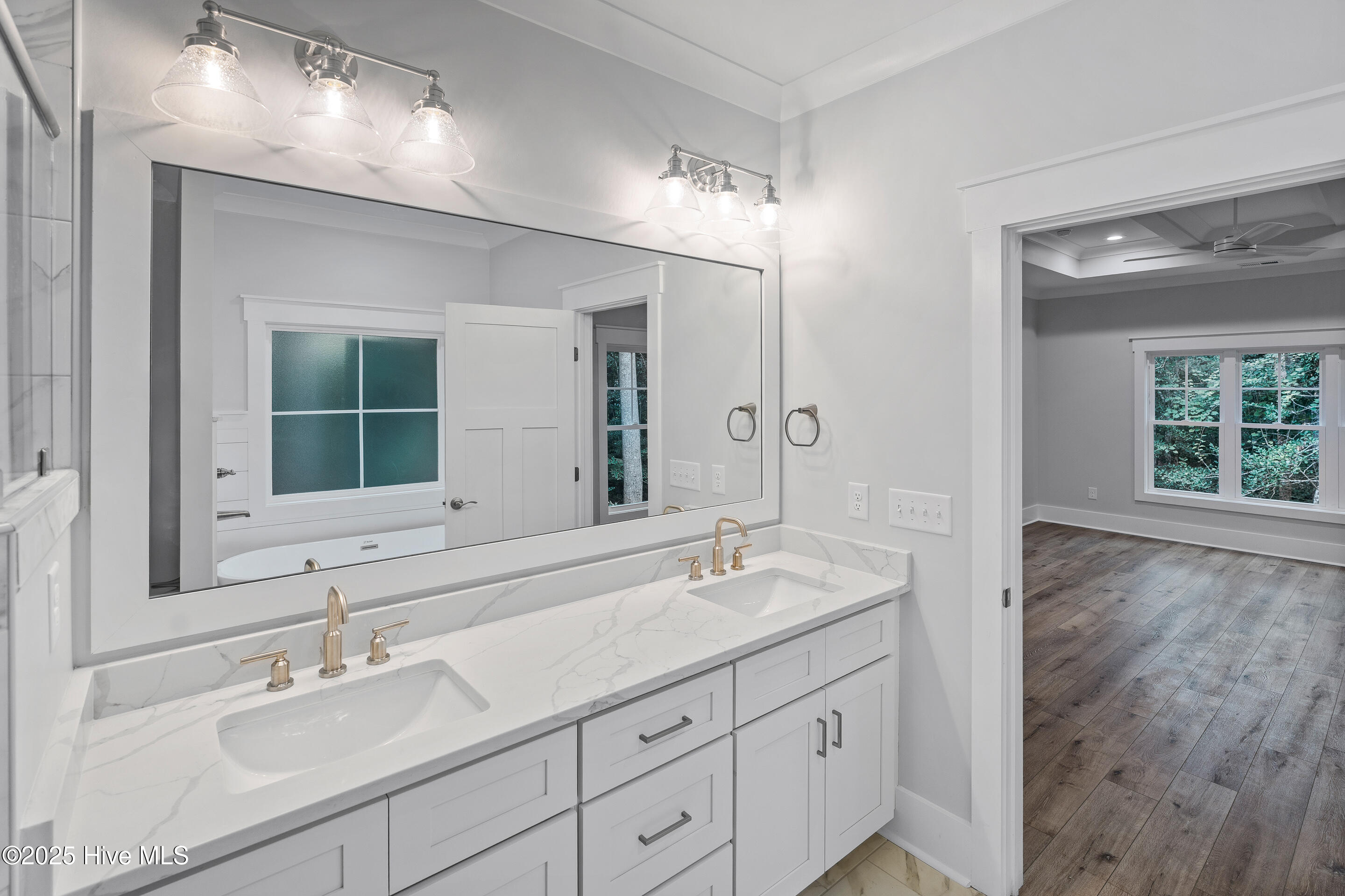 100515722 | Photo 30