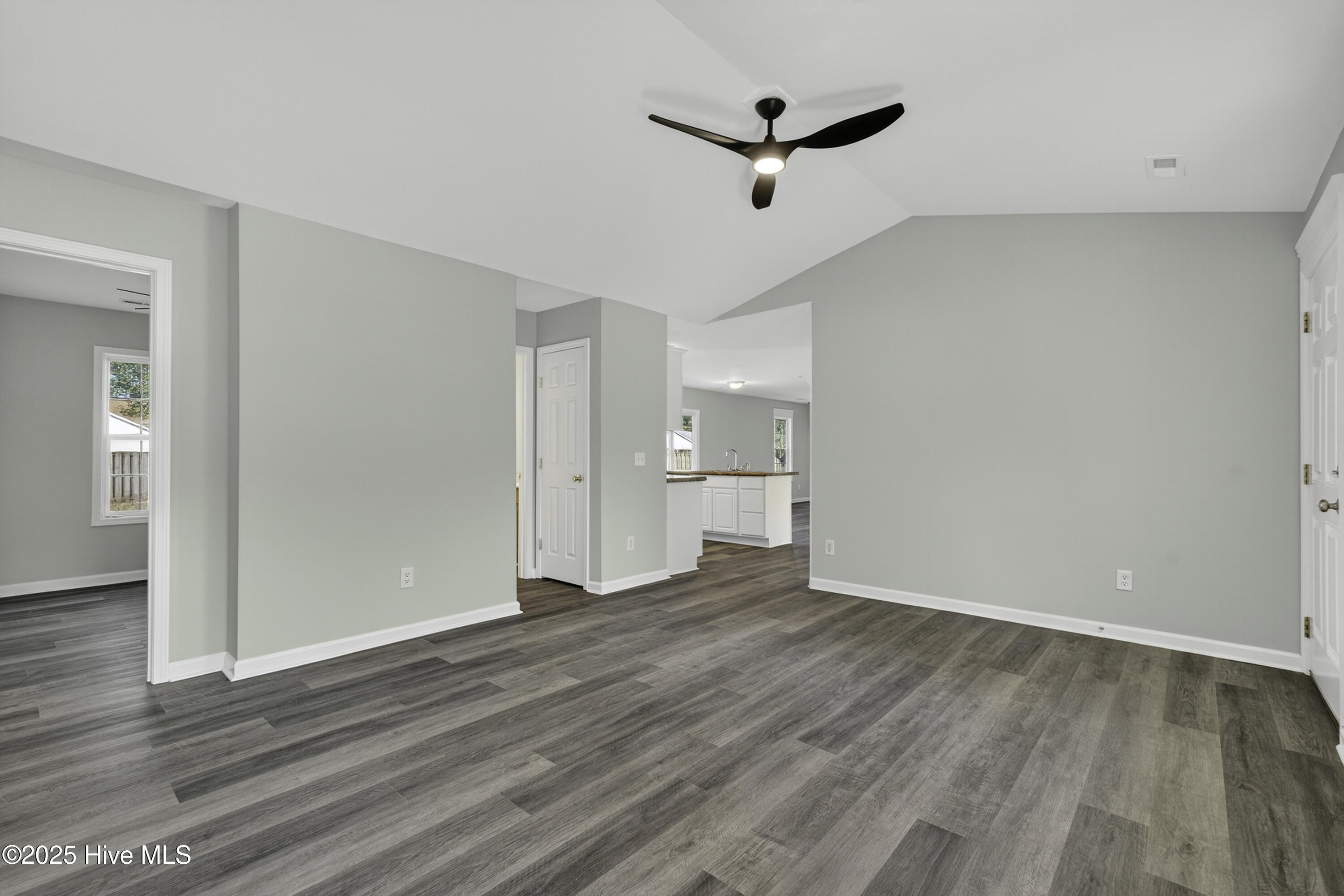 Homes for sale in Burgaw, NC | 204 Larchmont Ct, Burgaw, NC 28425 | MLS# 100537514