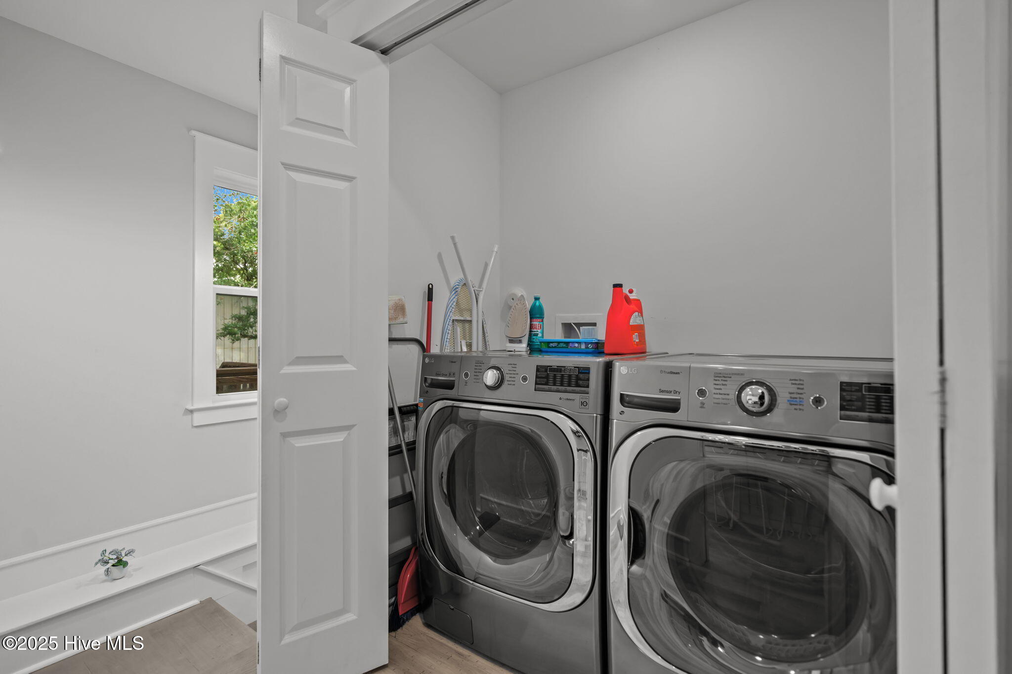 100523824 | Photo 46