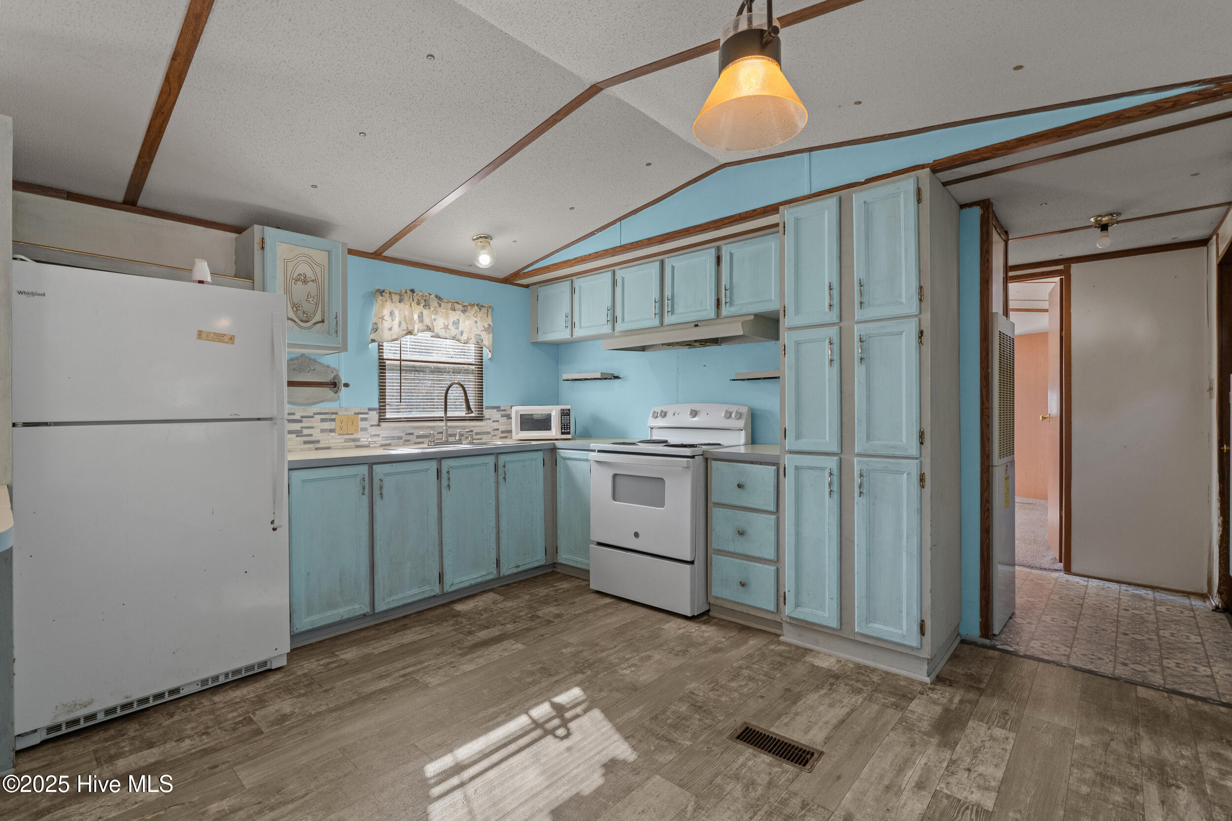 100539109 | Photo 10