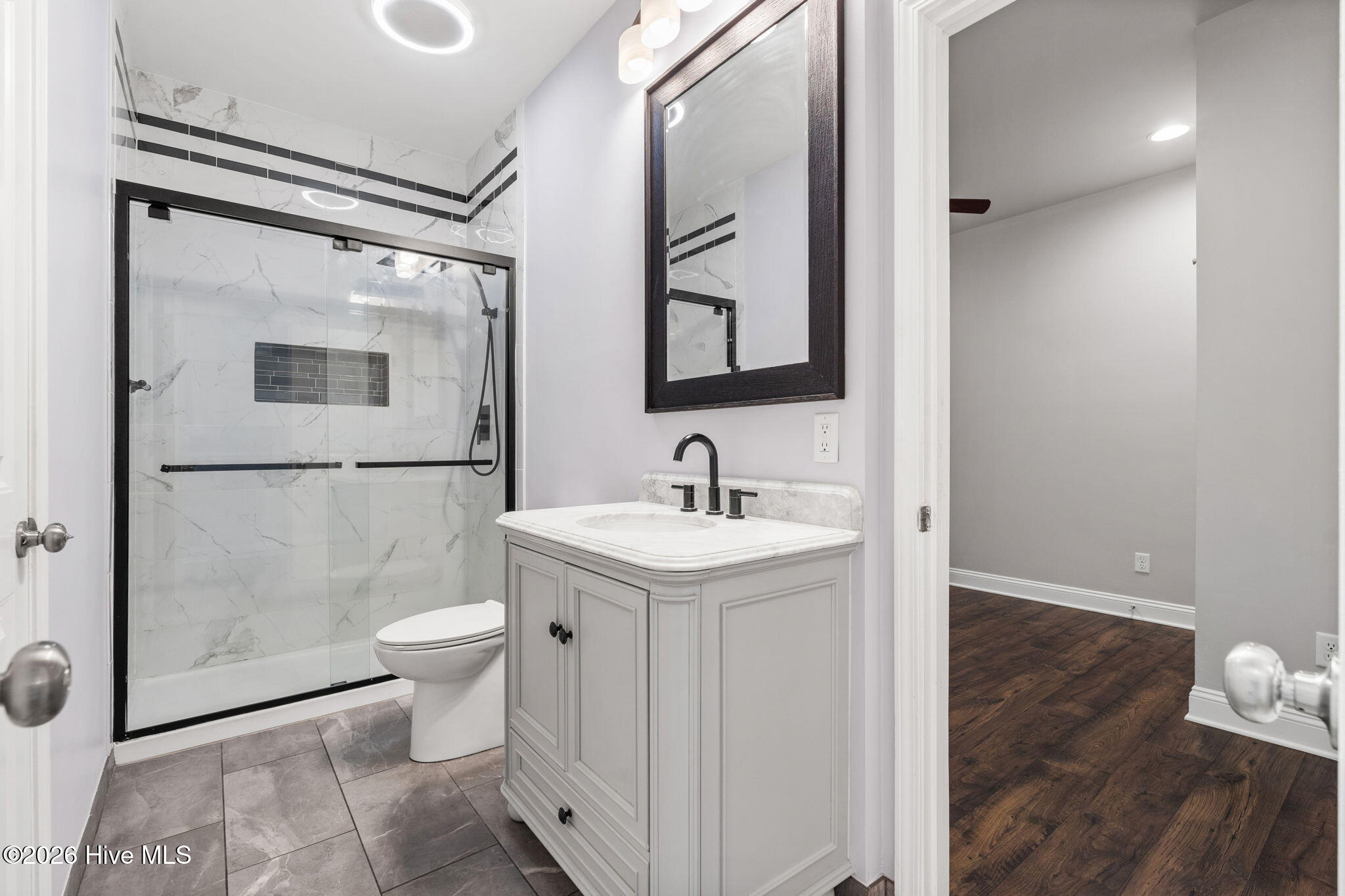 100540133 | Photo 21